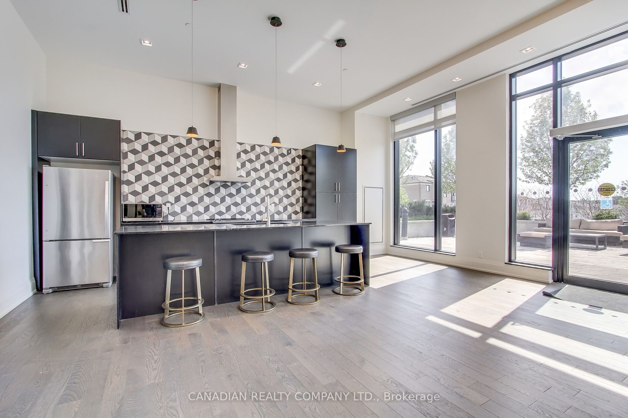 555 William Graham Drive 233, Aurora, ON L4G 7C4 photo 4