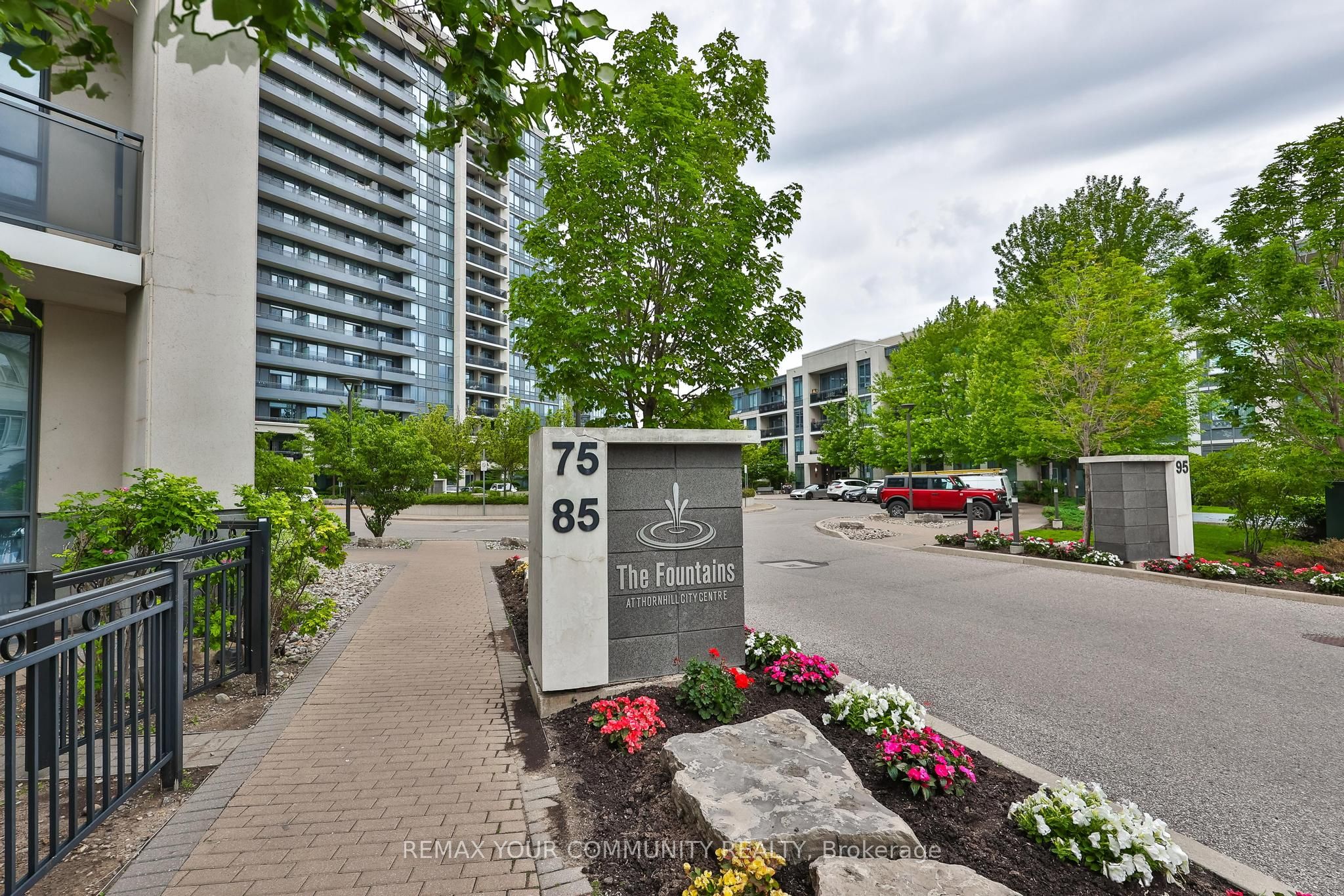 75 North Park Road 1601, Vaughan, ON L4J 0H8 photo 2