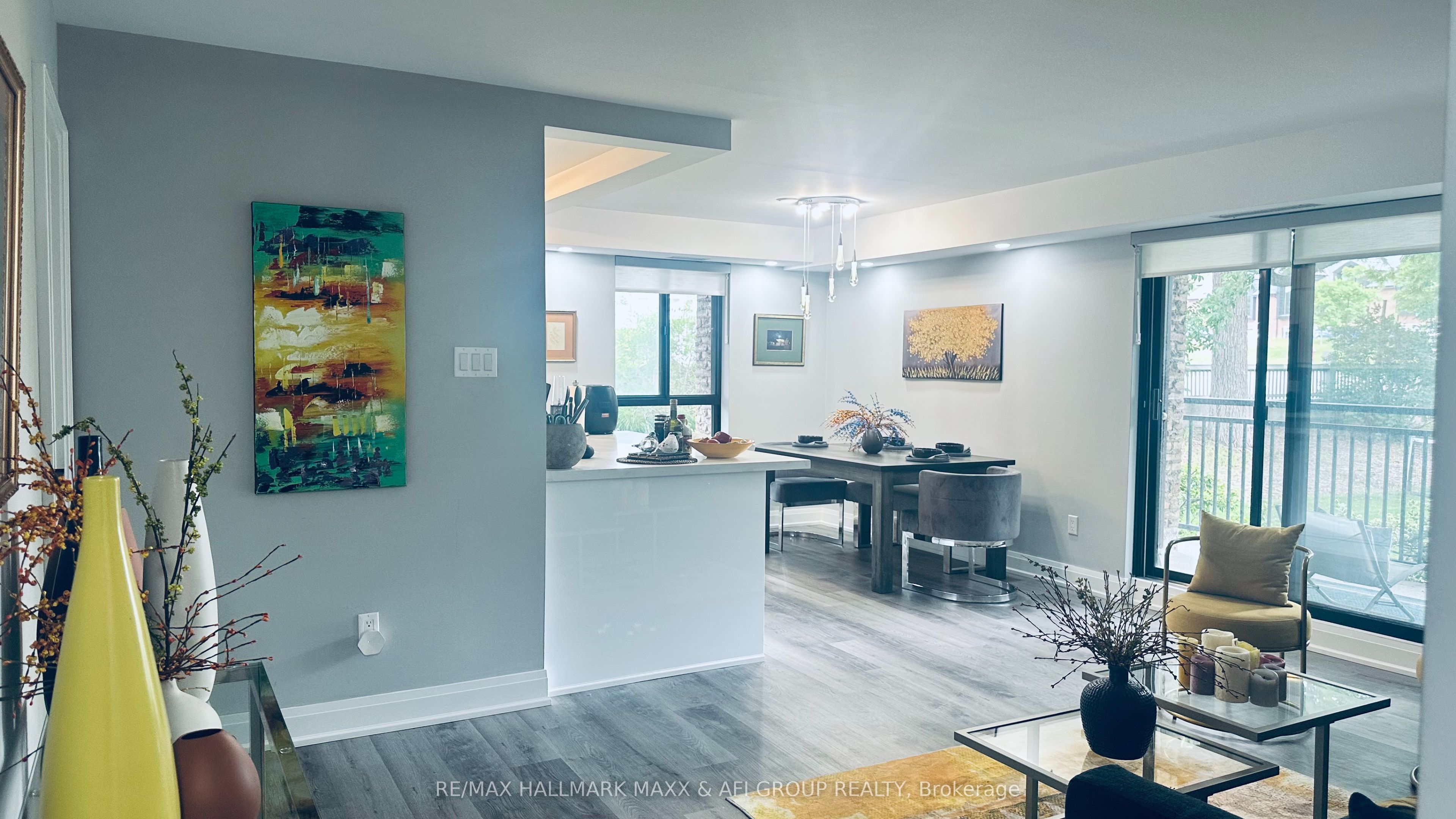 15390 Yonge Street 201, Aurora, ON L4G 1N8 photo 3