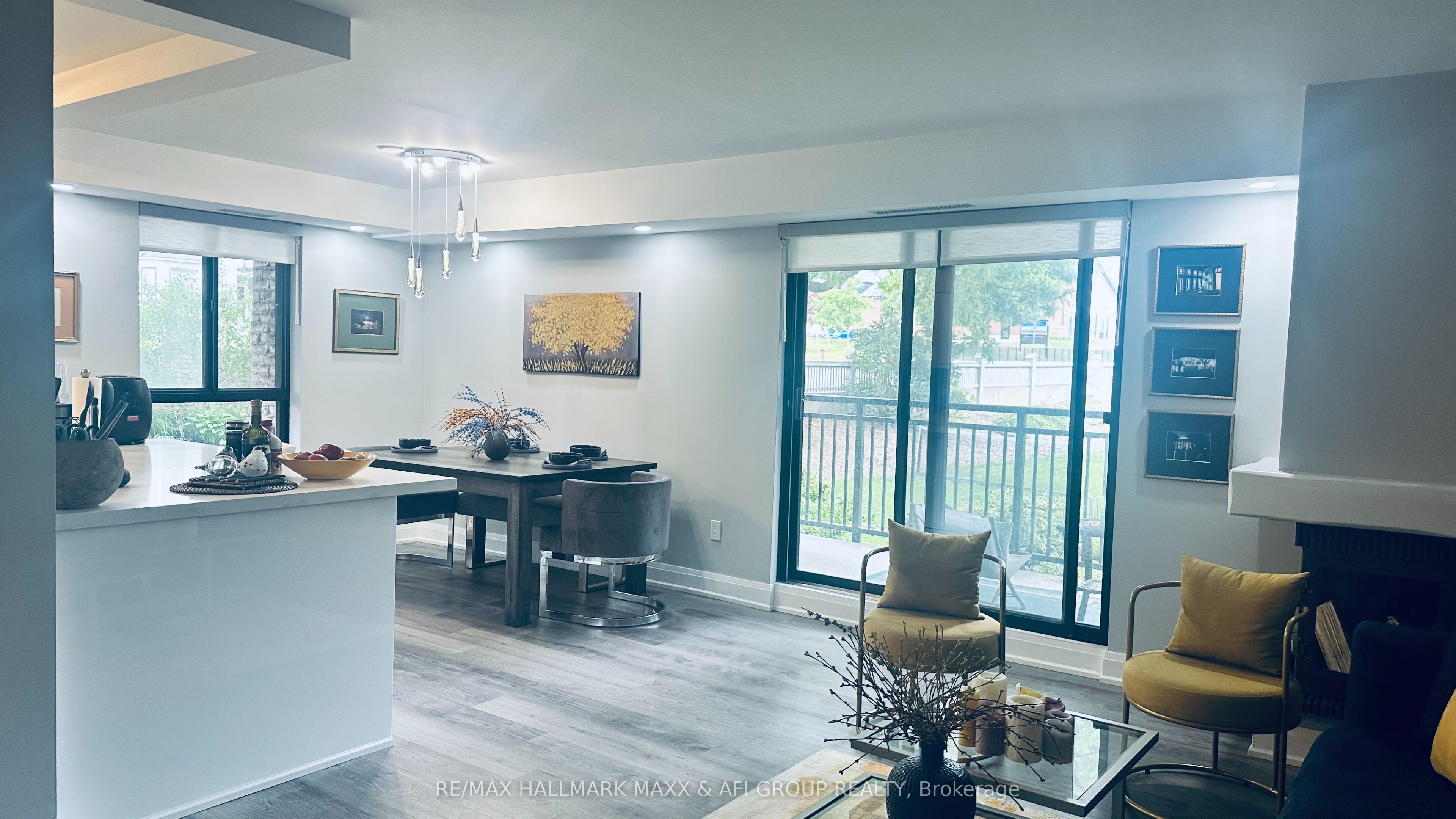 15390 Yonge Street 201, Aurora, ON L4G 1N8 photo 4