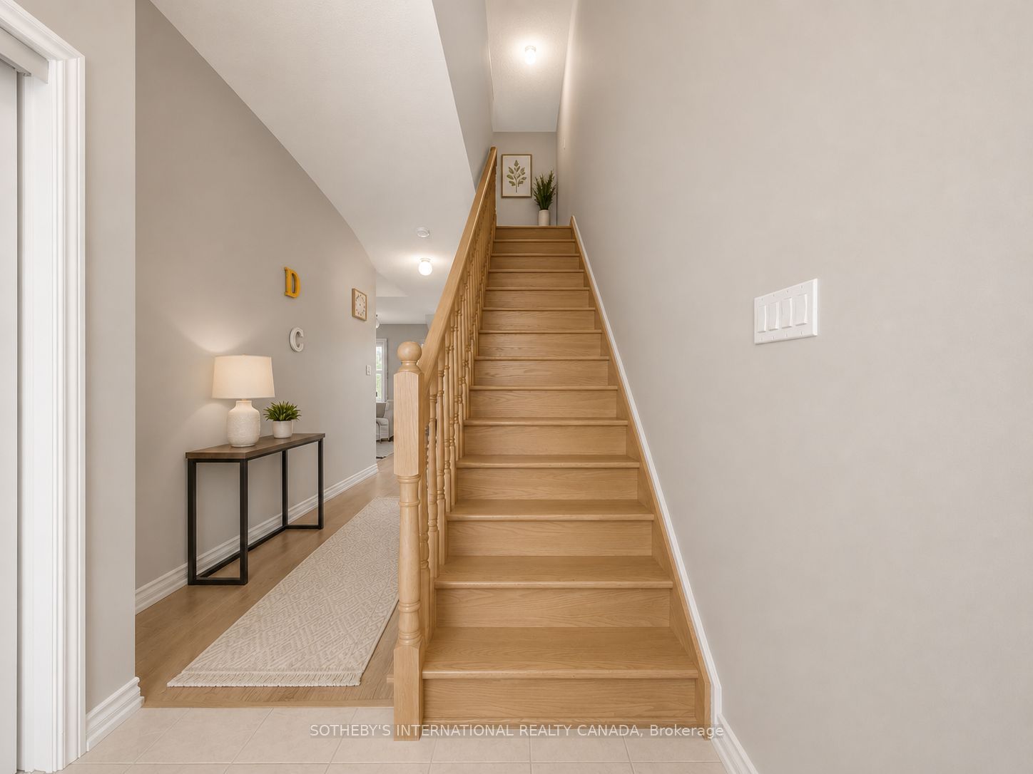 71 Daniele Crescent, Bradford West Gwillimbury, ON L3Z 0V7 photo 2