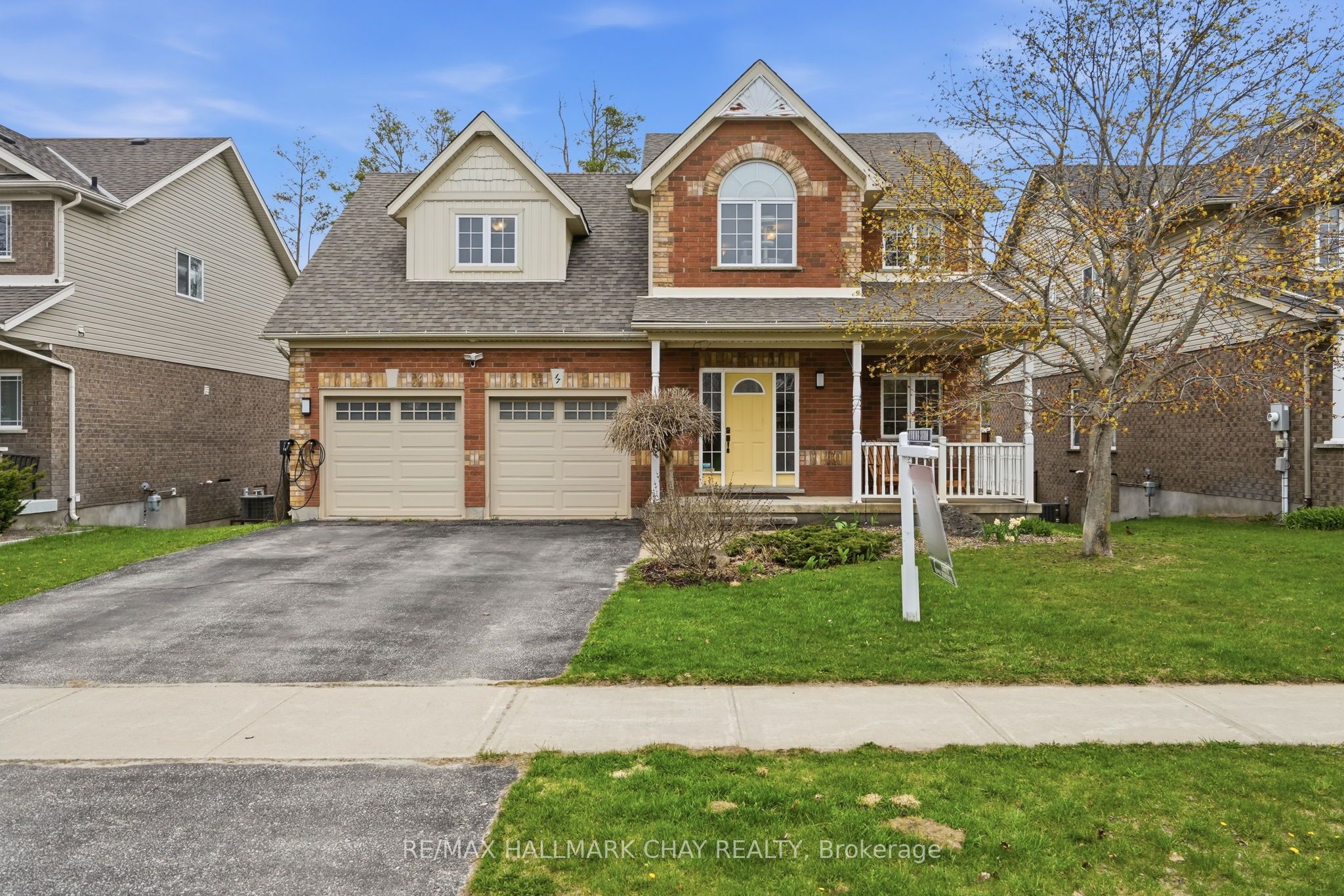 17 Armeda Clow Crescent, Essa, ON L3W 0H7