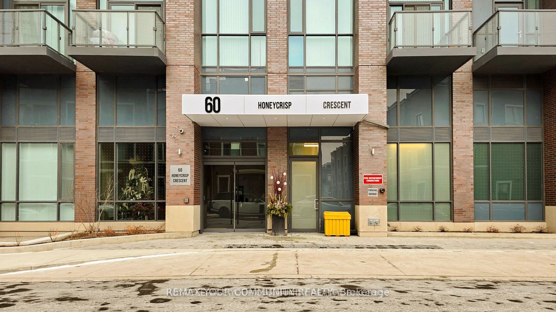 60 HONEYCRISP Crescent 1018, Vaughan, ON L4K 0N5 photo 2