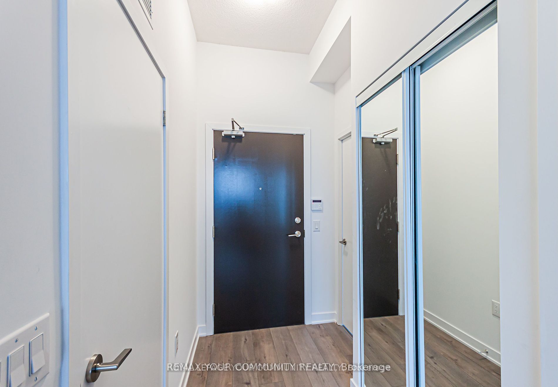 60 HONEYCRISP Crescent 1018, Vaughan, ON L4K 0N5 photo 4