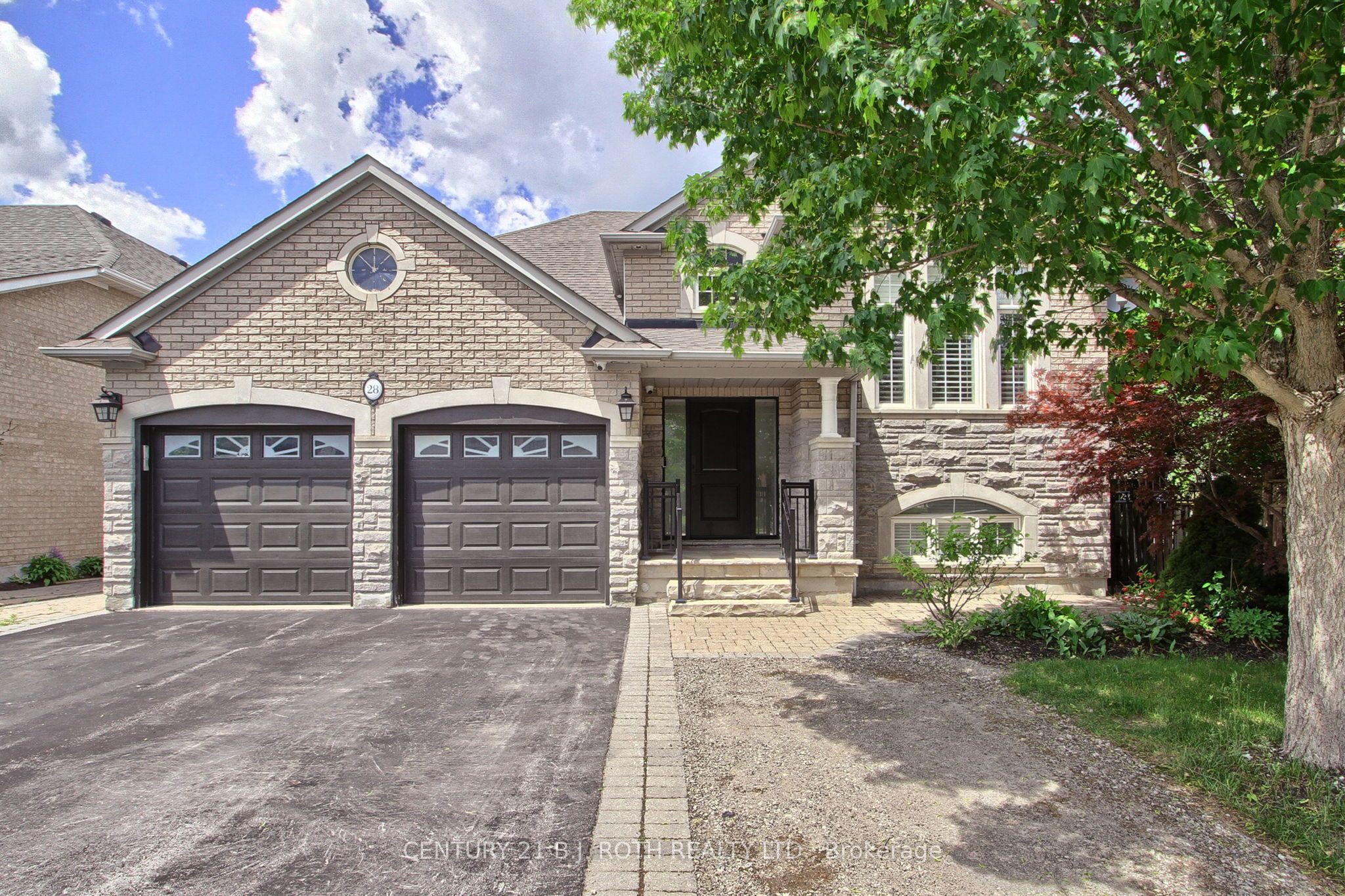 28 Poplar Drive, Richmond Hill, ON L4E 2Y4 photo 2