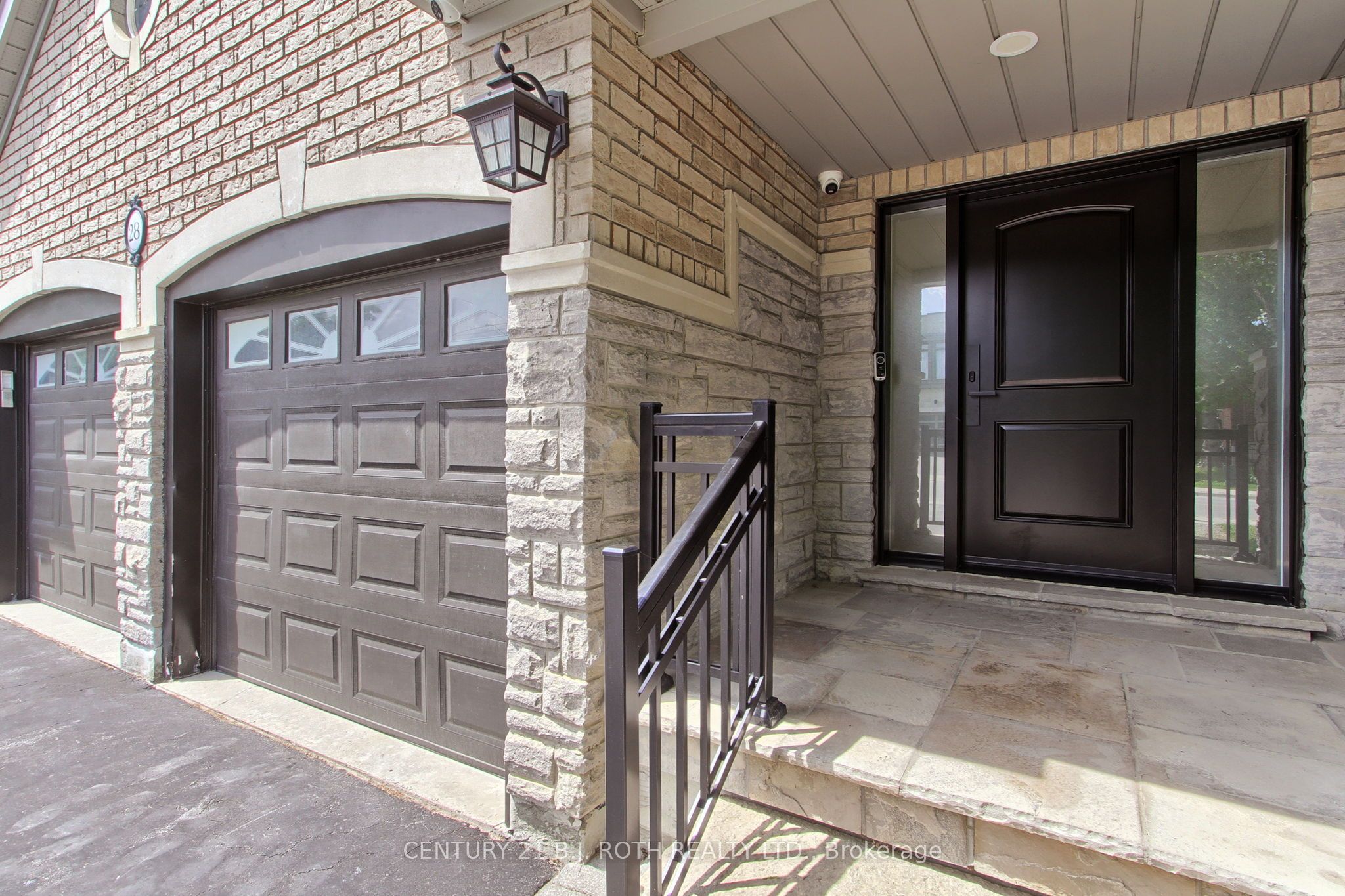 28 Poplar Drive, Richmond Hill, ON L4E 2Y4 photo 3