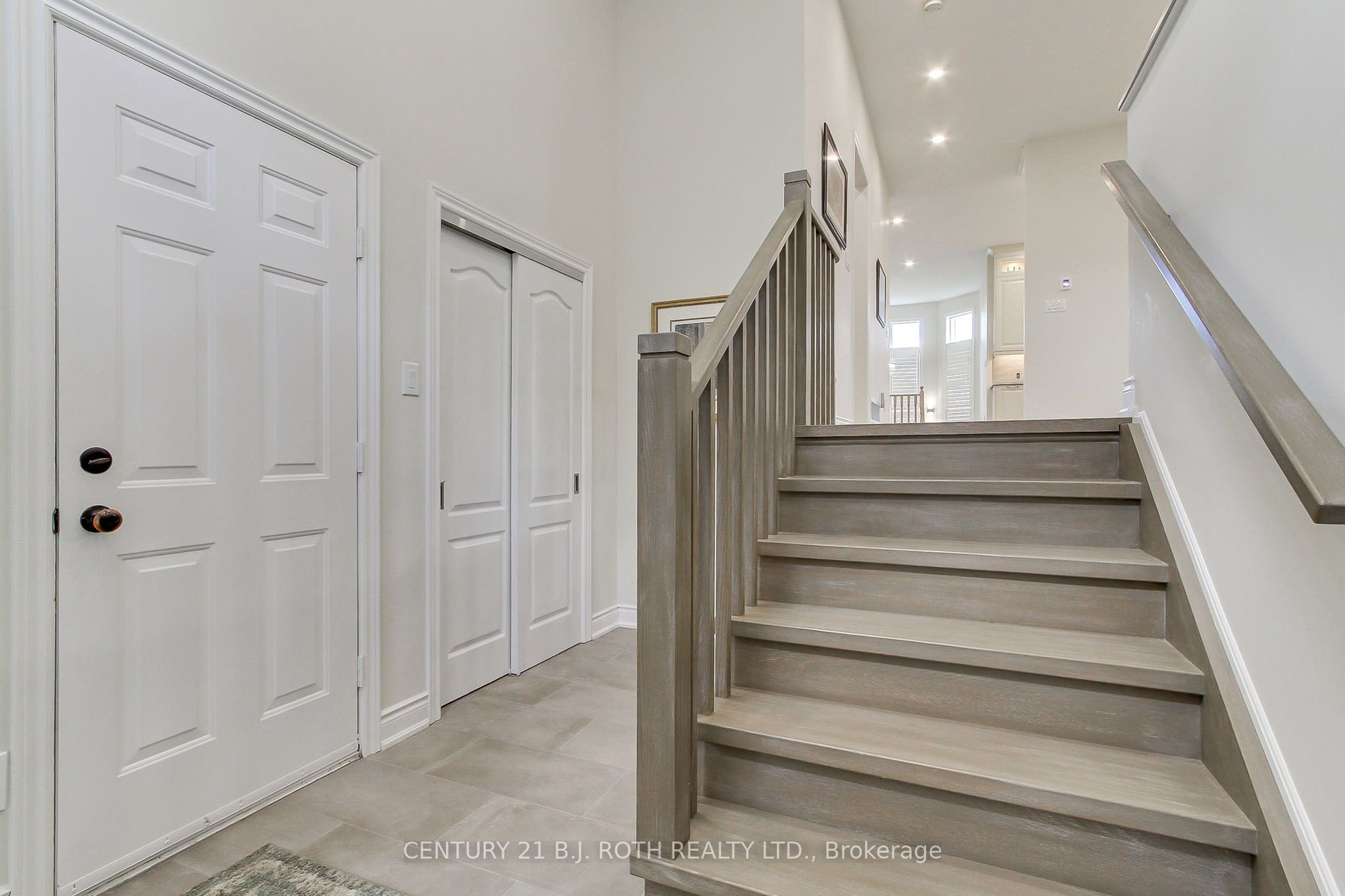 28 Poplar Drive, Richmond Hill, ON L4E 2Y4 photo 4