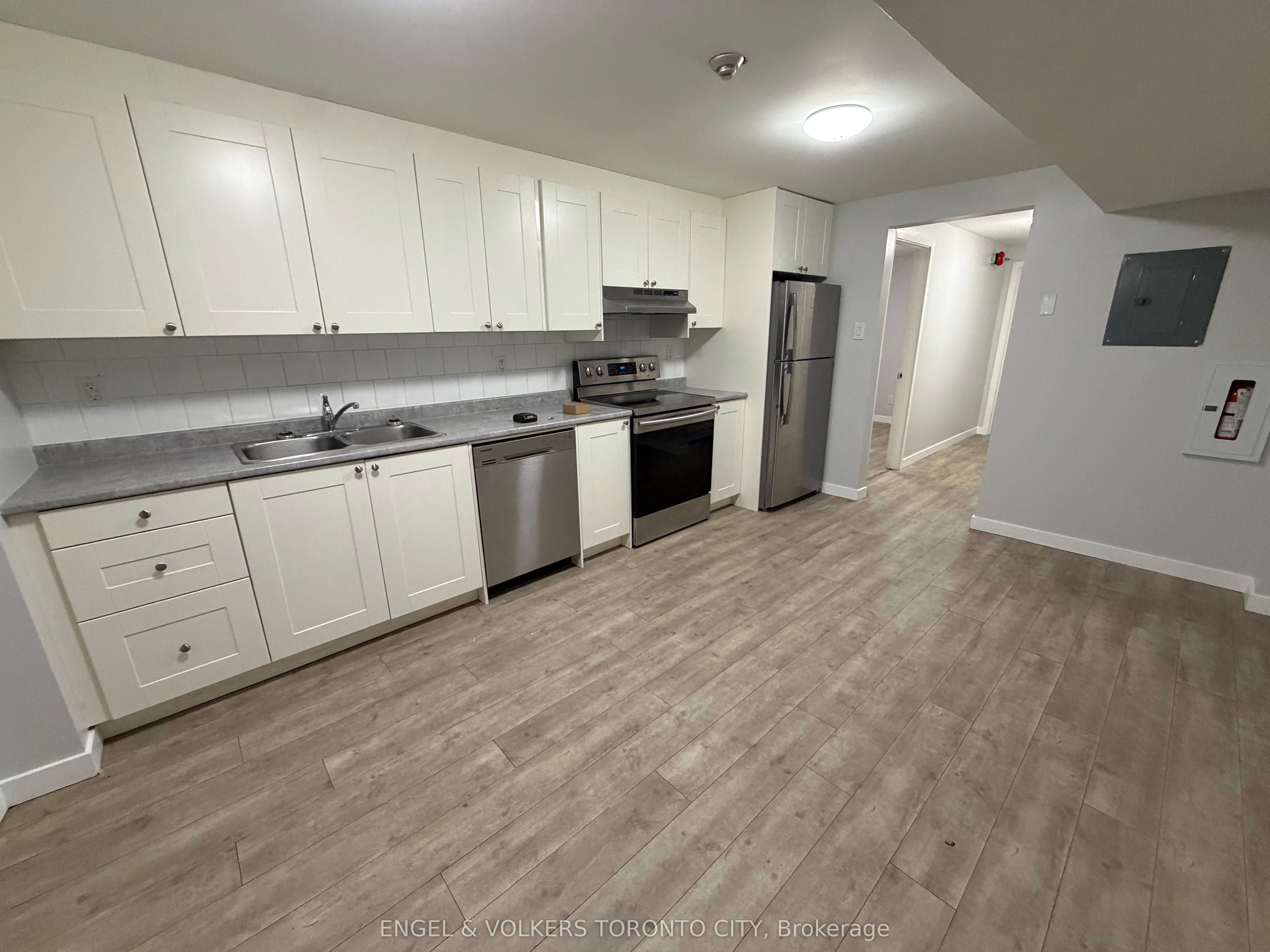 10 Mosley Street 2B, Aurora, ON L4G 1G6 photo 5