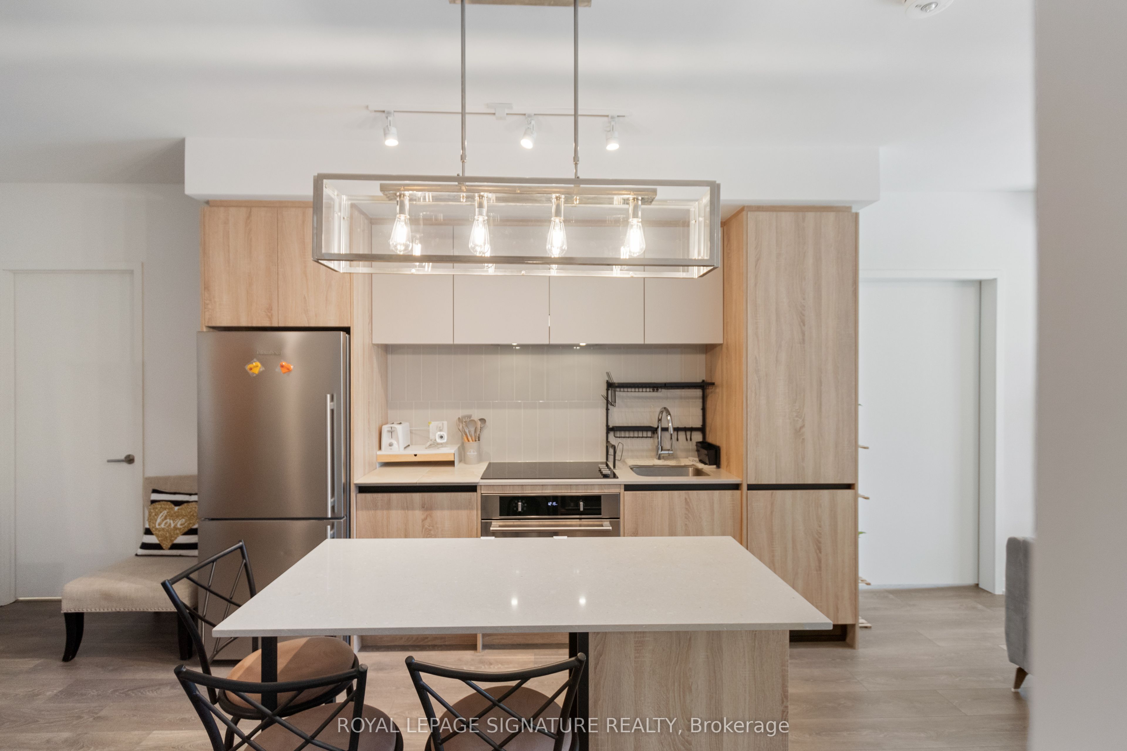 8 Beverley Glen Boulevard 228, Vaughan, ON L4J 0L5 photo 2