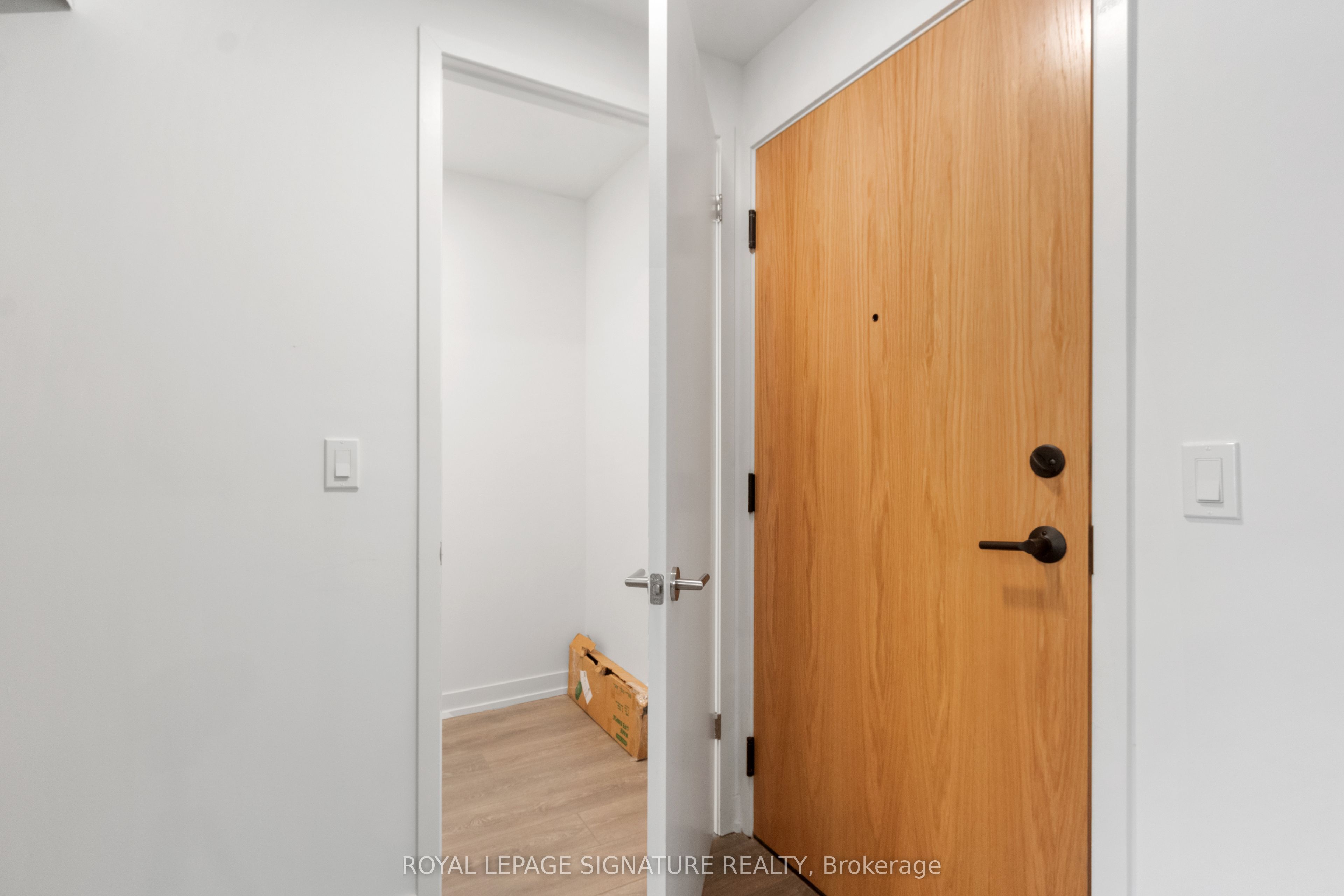 8 Beverley Glen Boulevard 228, Vaughan, ON L4J 0L5 photo 5