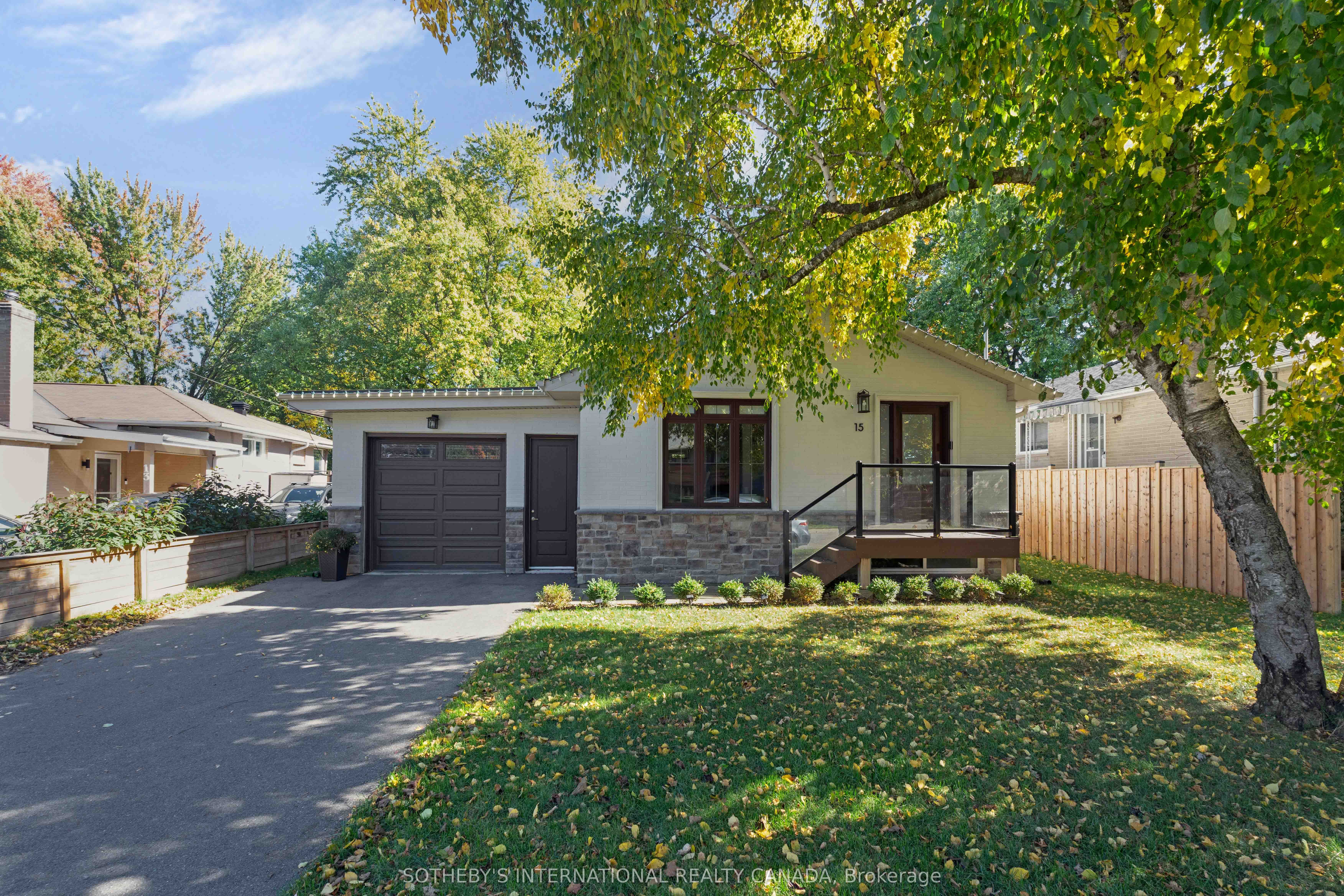 15 Wenderly Drive, Aurora, ON L4G 1V2