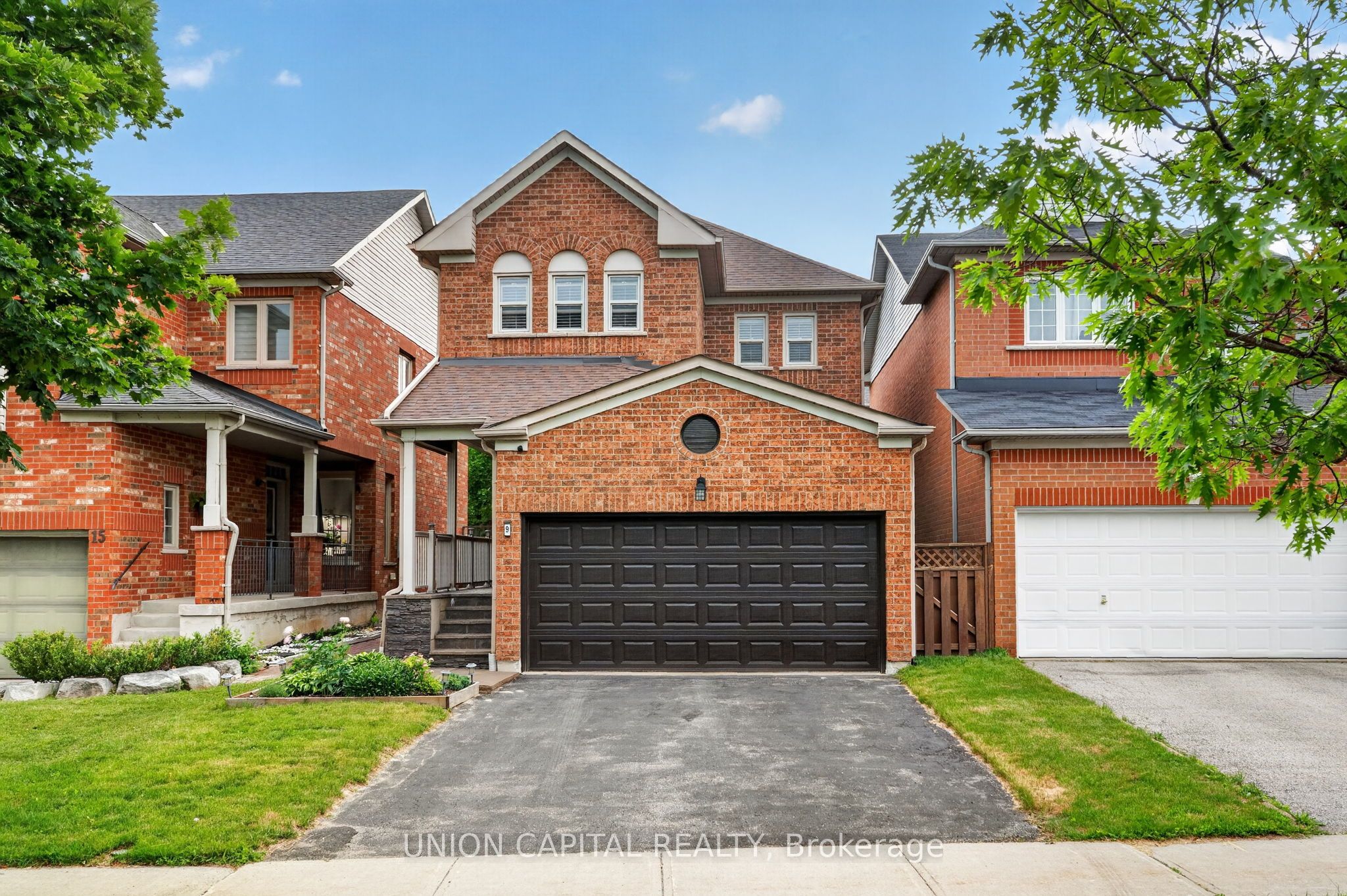 9 Ballymore Drive, Aurora, ON L4G 7E8