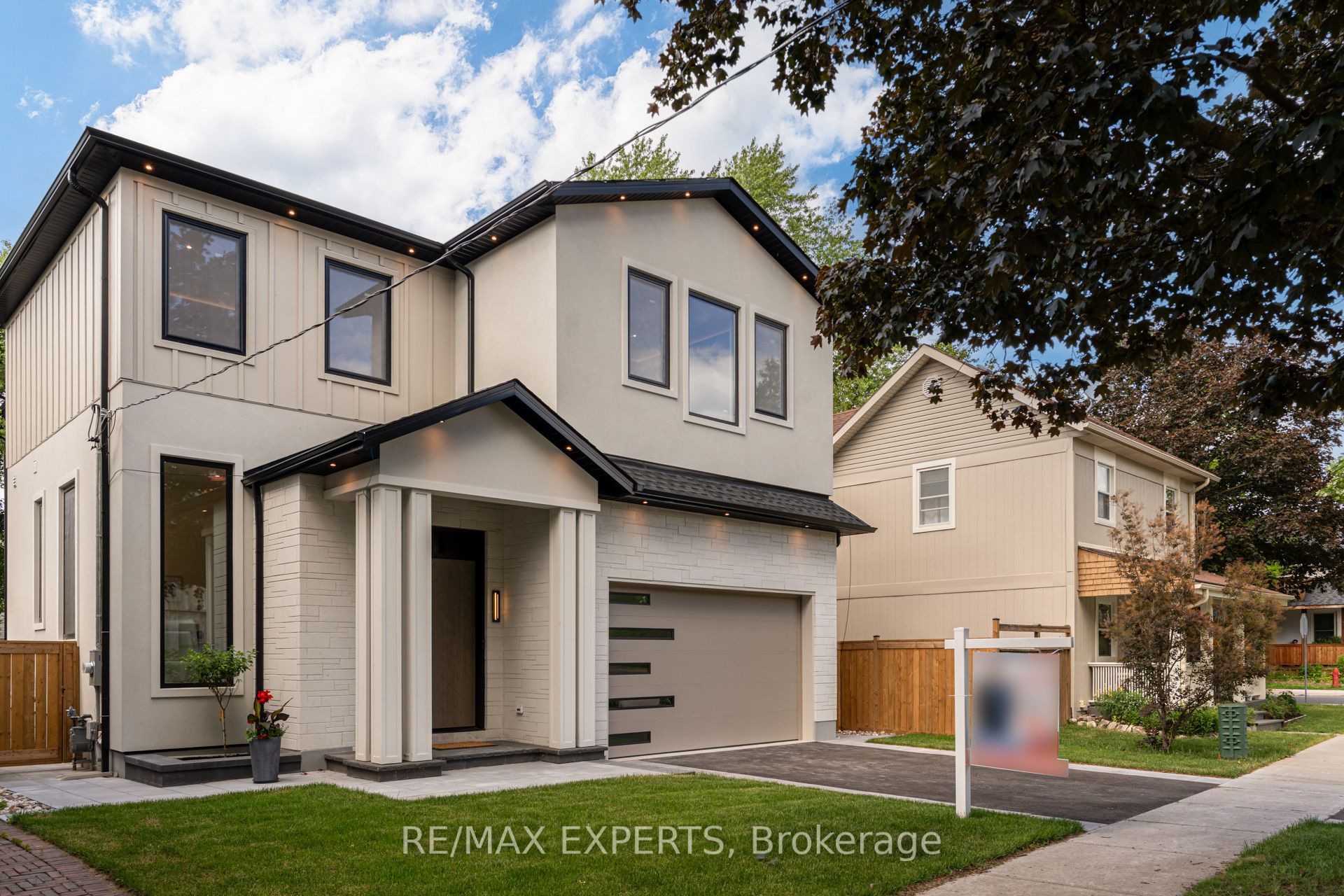 84 Mosley Street, Aurora, ON L4G 1H1