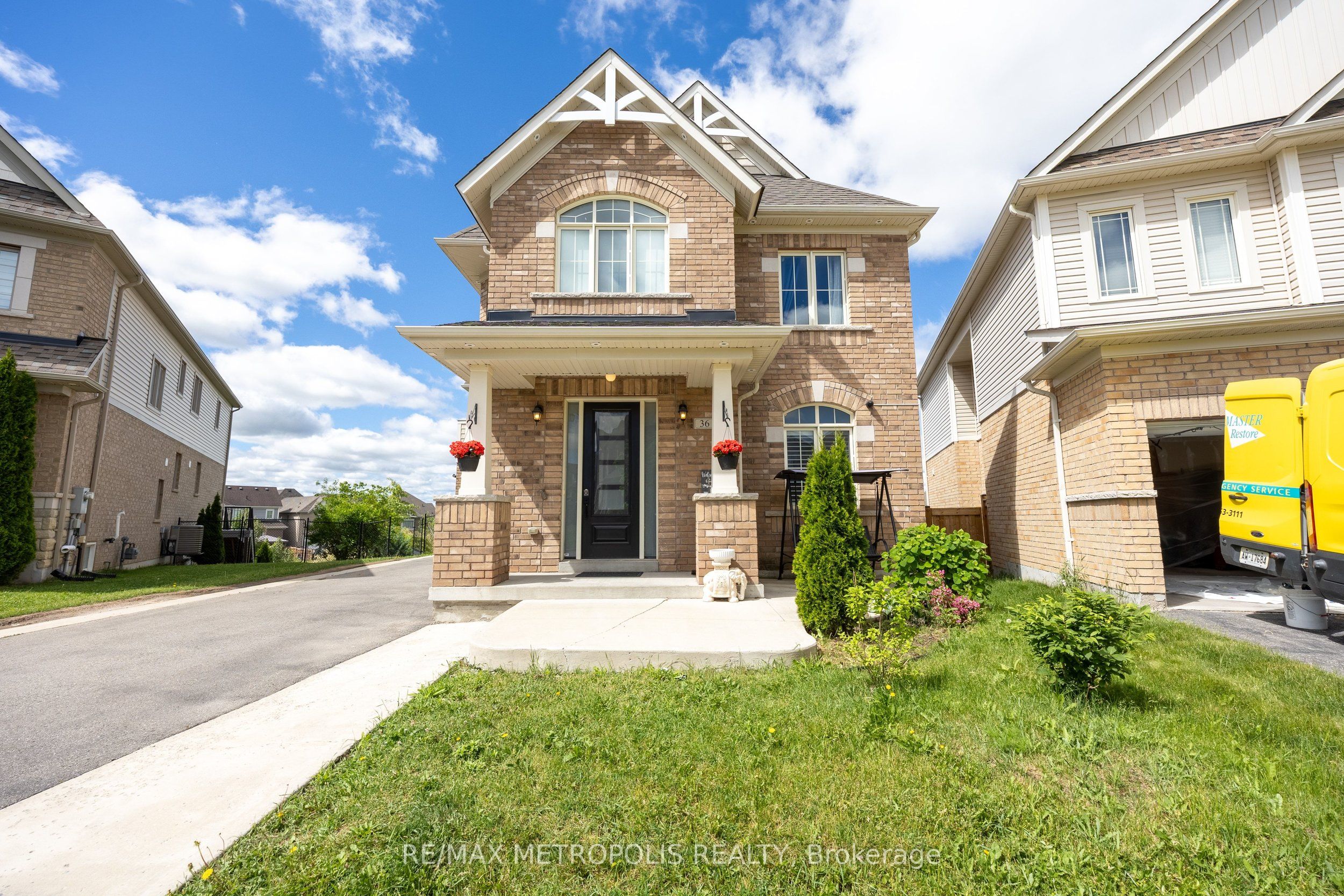 36 Michaelis Street, New Tecumseth, ON L9R 0M8 photo 2
