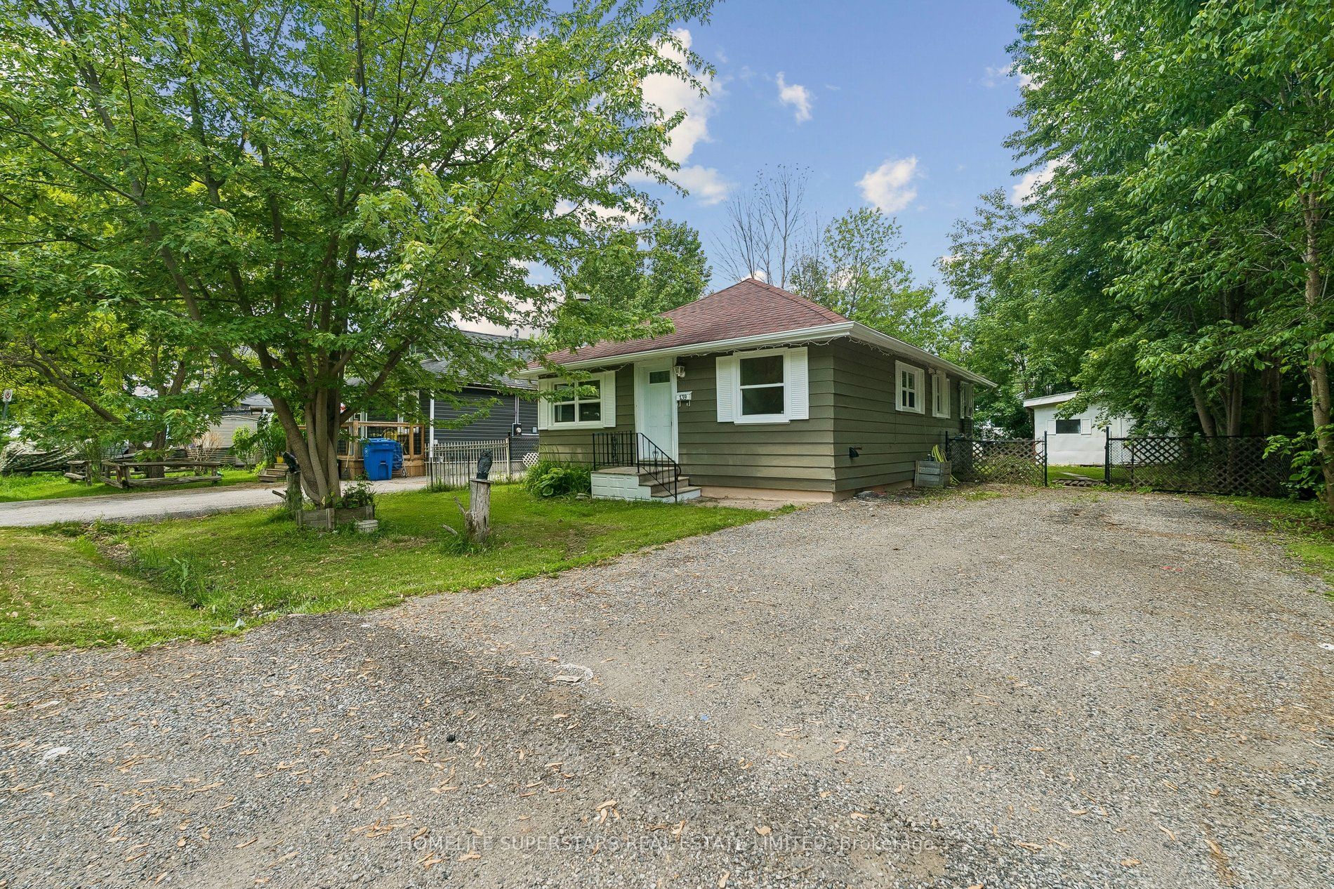 139 Cooks Bay Drive, Georgina, ON L4P 2M2 photo 2