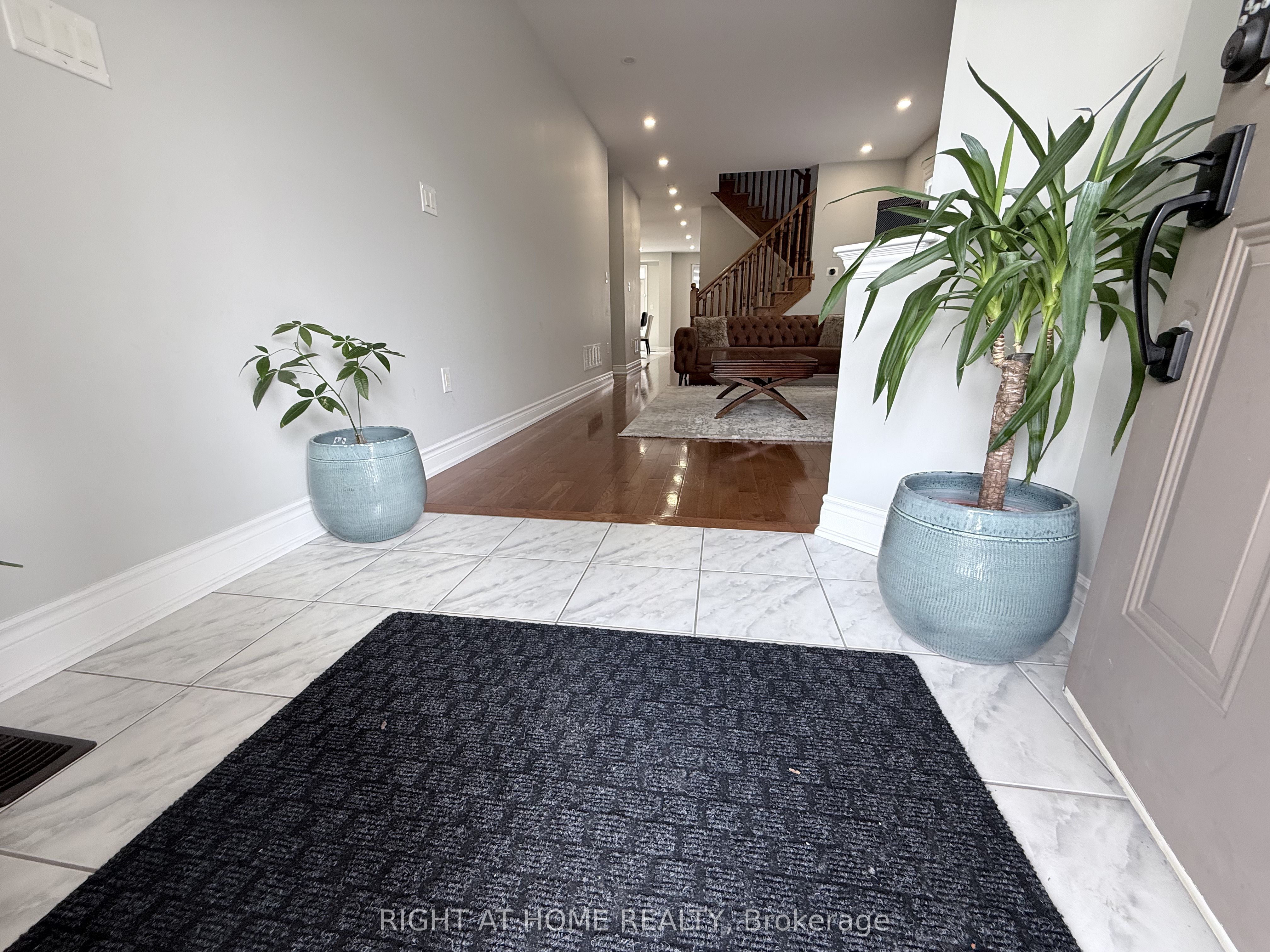 131 KILLINGTON Avenue, Vaughan, ON L4H 3Z6 photo 5