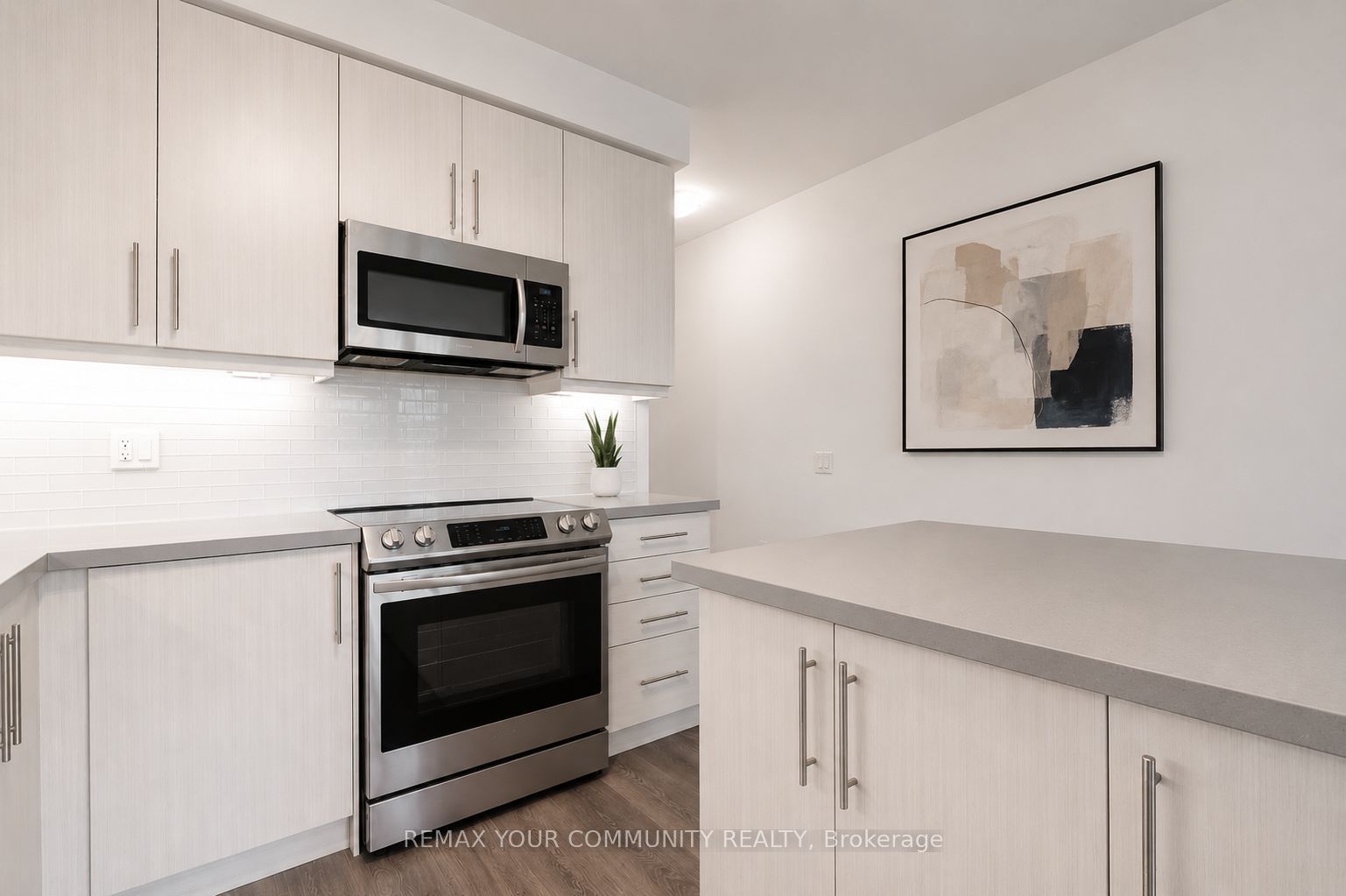 75 Oneida Crescent 203, Richmond Hill, ON L4B 0H3 photo 3