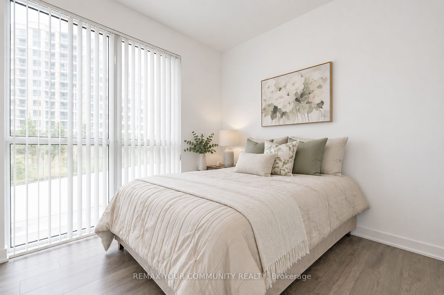 75 Oneida Crescent 203, Richmond Hill, ON L4B 0H3 photo 4