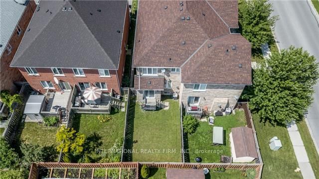195 Warwick Crescent, Newmarket, ON L3X 2S3 photo 2
