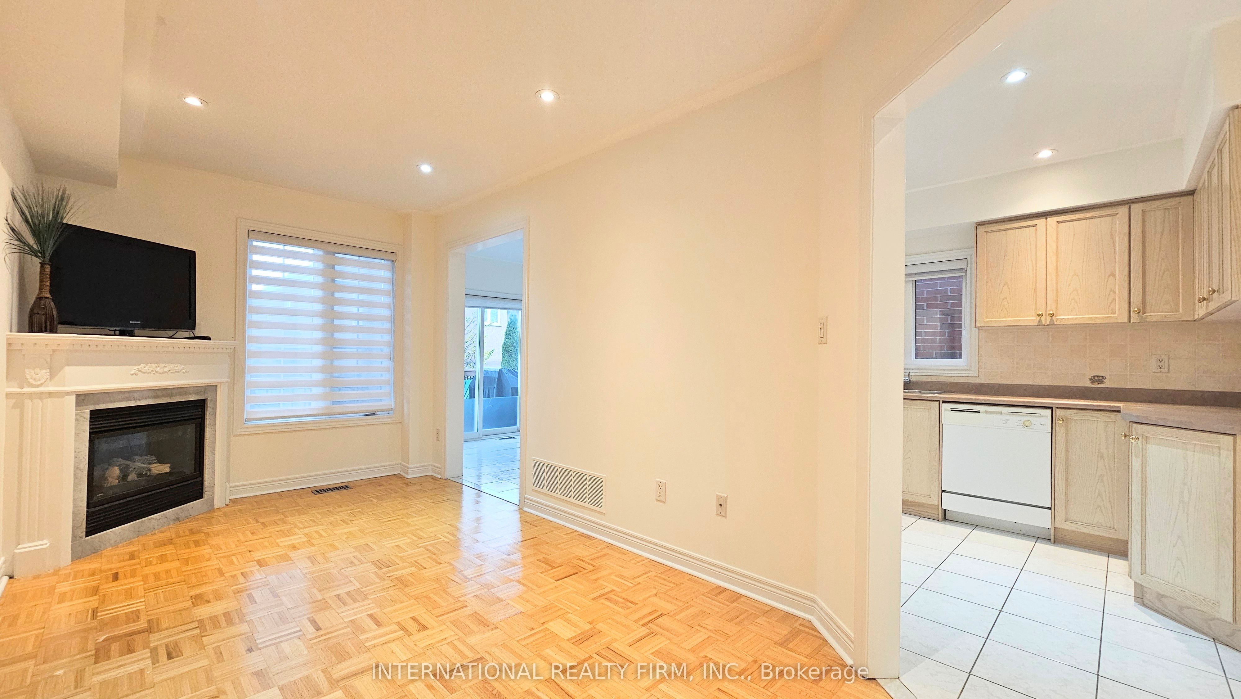 195 Warwick Crescent, Newmarket, ON L3X 2S3 photo 5