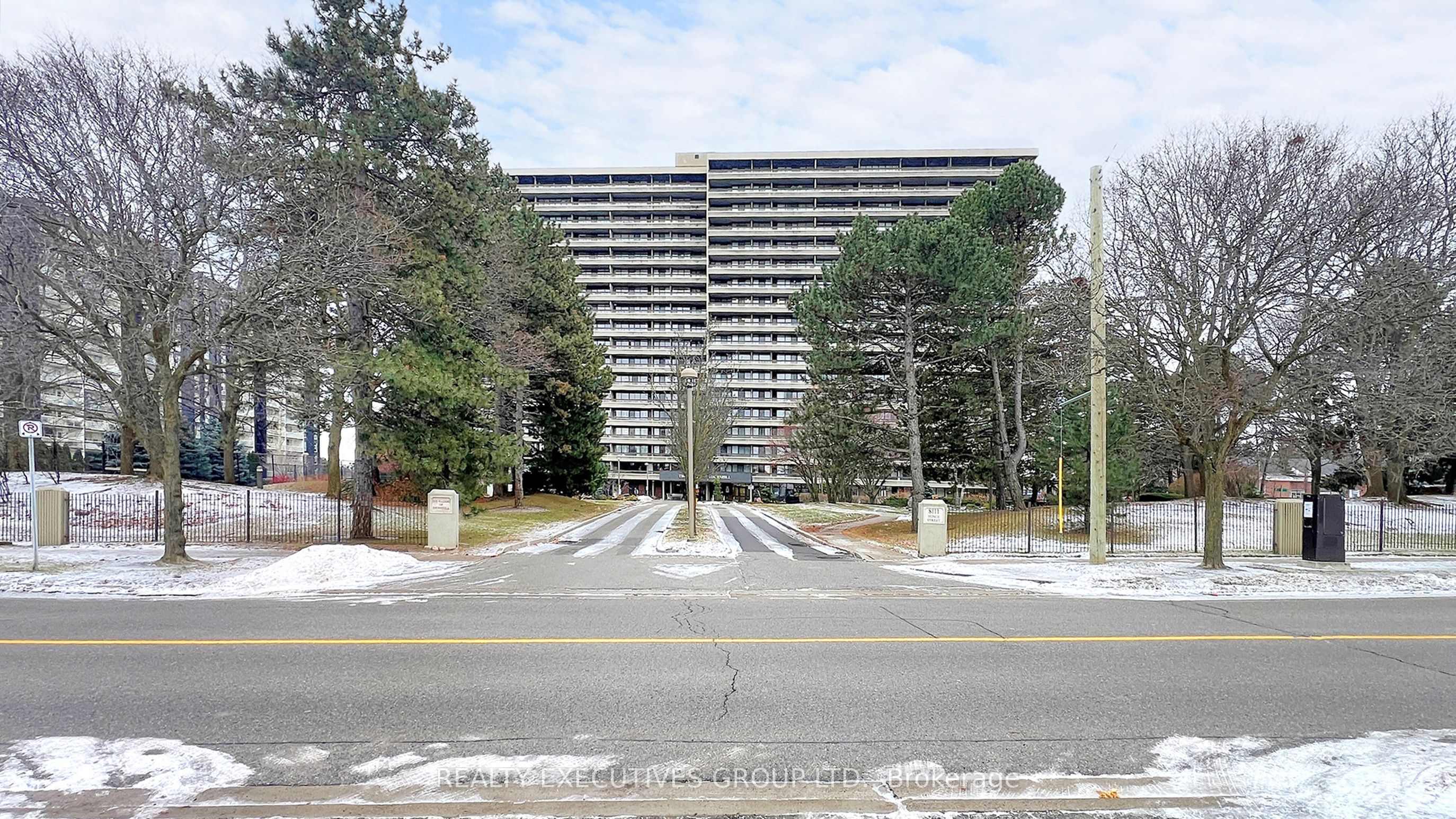 8111 Yonge Street 309, Markham, ON L3T 4V9