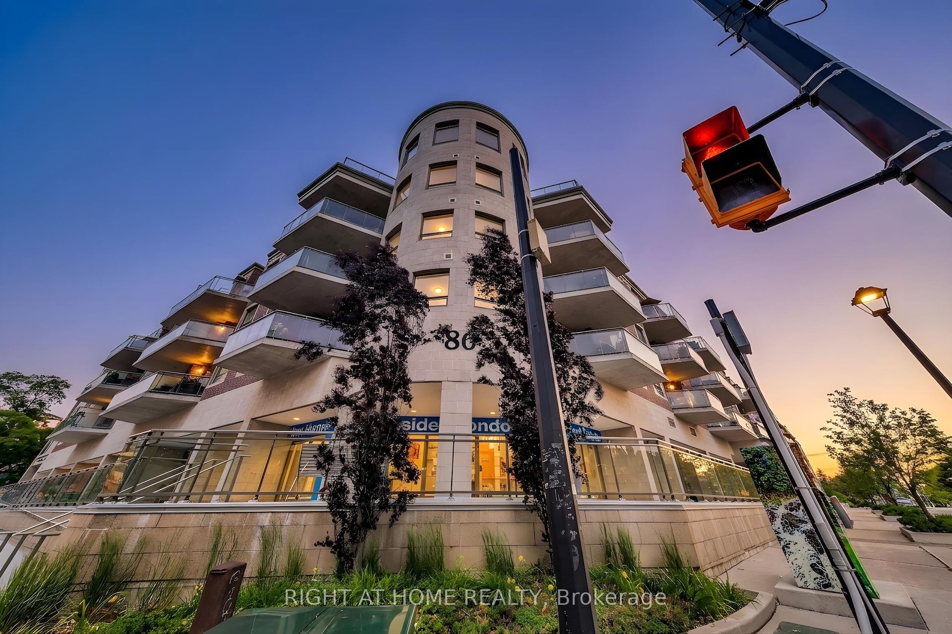 86 Woodbridge Avenue 316, Vaughan, ON L4L 0E4