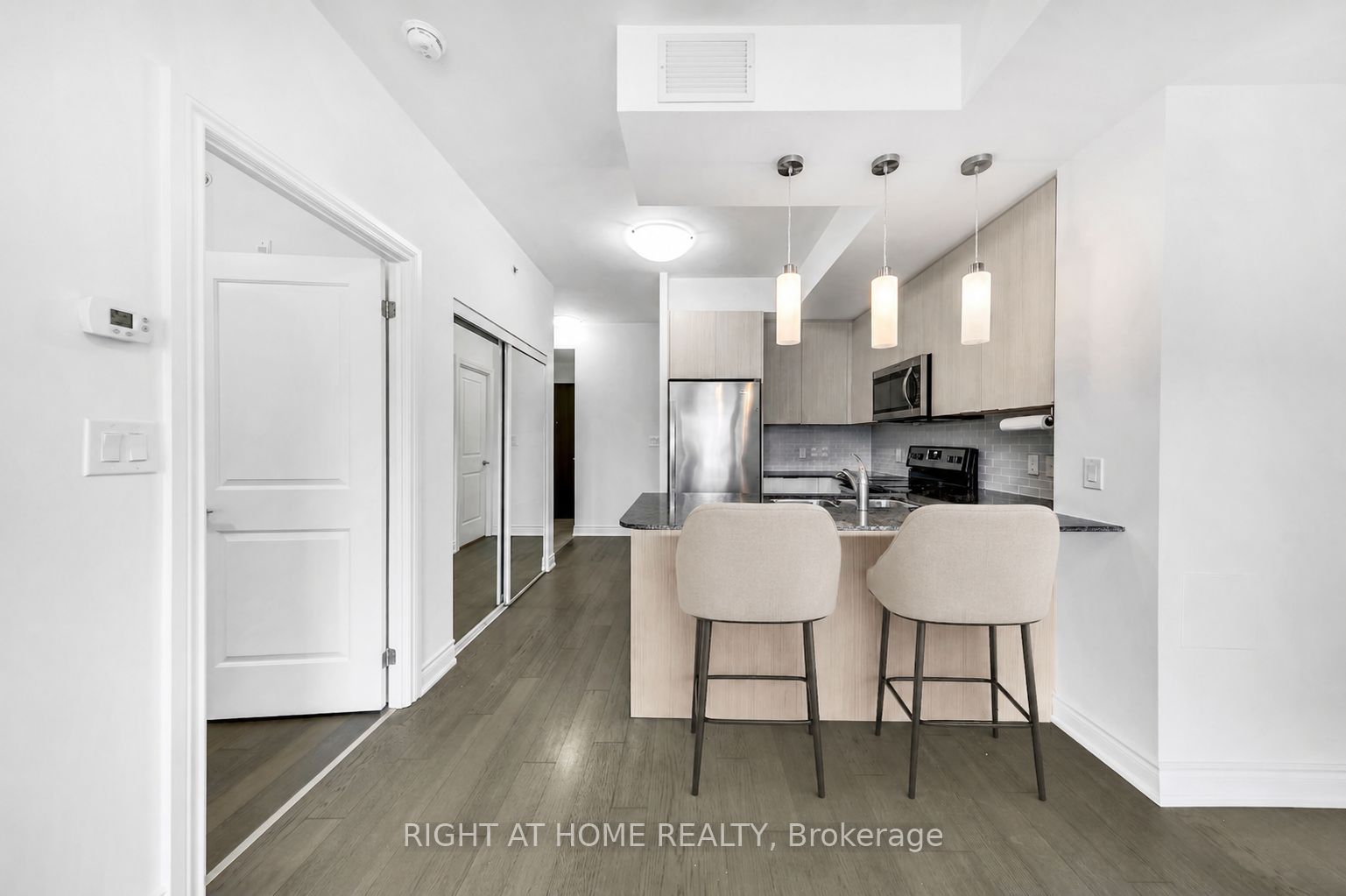86 Woodbridge Avenue 316, Vaughan, ON L4L 0E4 photo 2