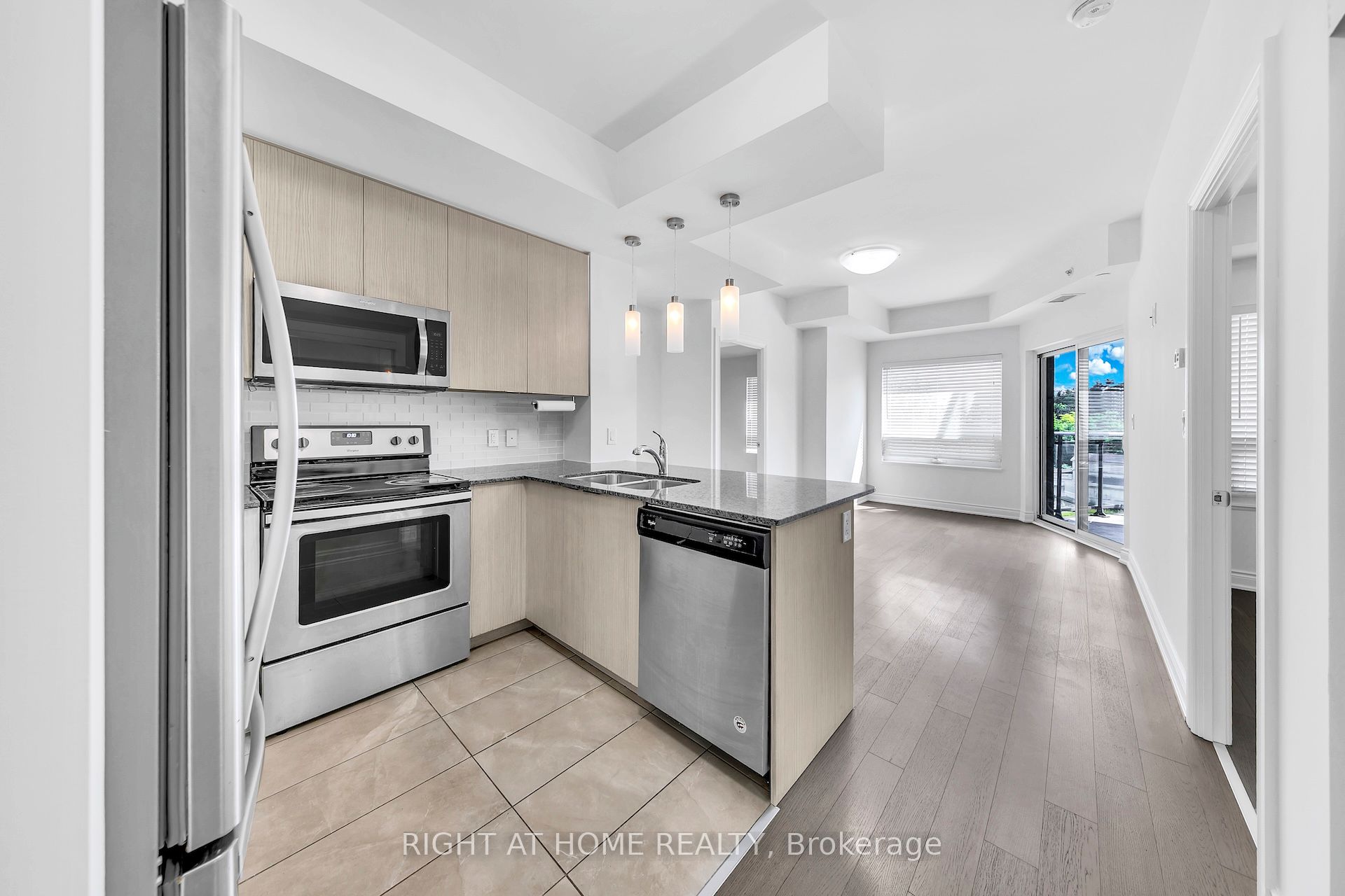 86 Woodbridge Avenue 316, Vaughan, ON L4L 0E4 photo 4