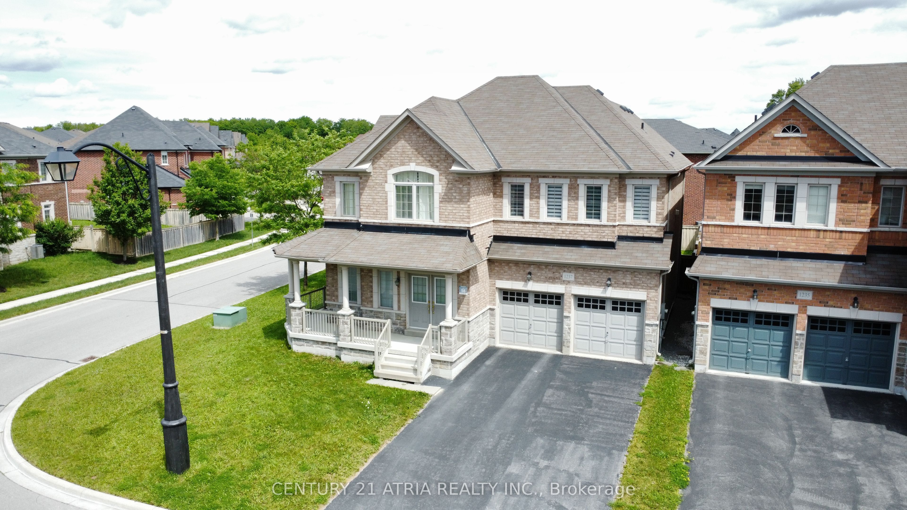 1237 Atkins Drive, Newmarket, ON L3X 0C8