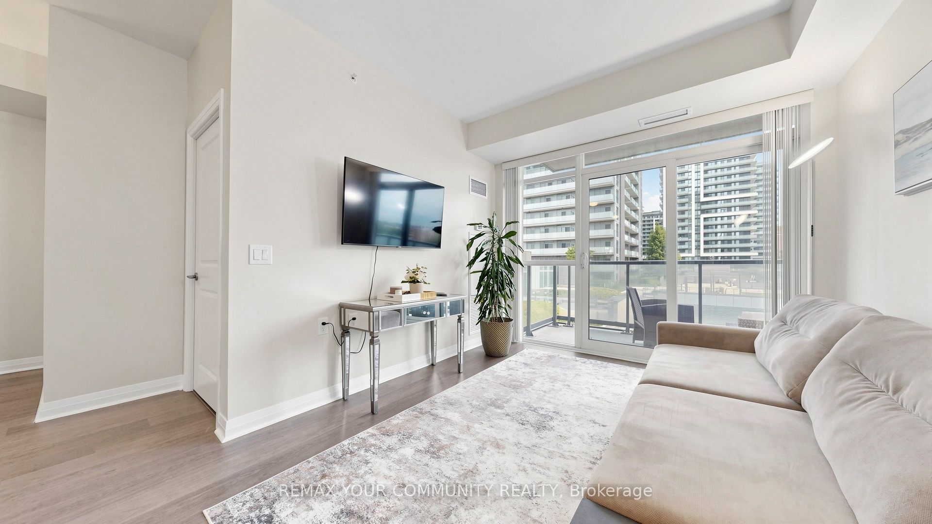 55 Oneida Crescent 408, Richmond Hill, ON L4B 0E8 photo 4