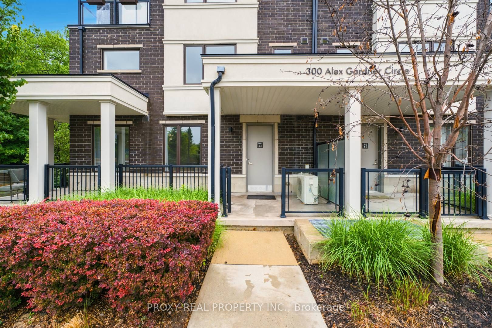 300 Alex Gardner Circle 41, Aurora, ON L4G 3G5 photo 2