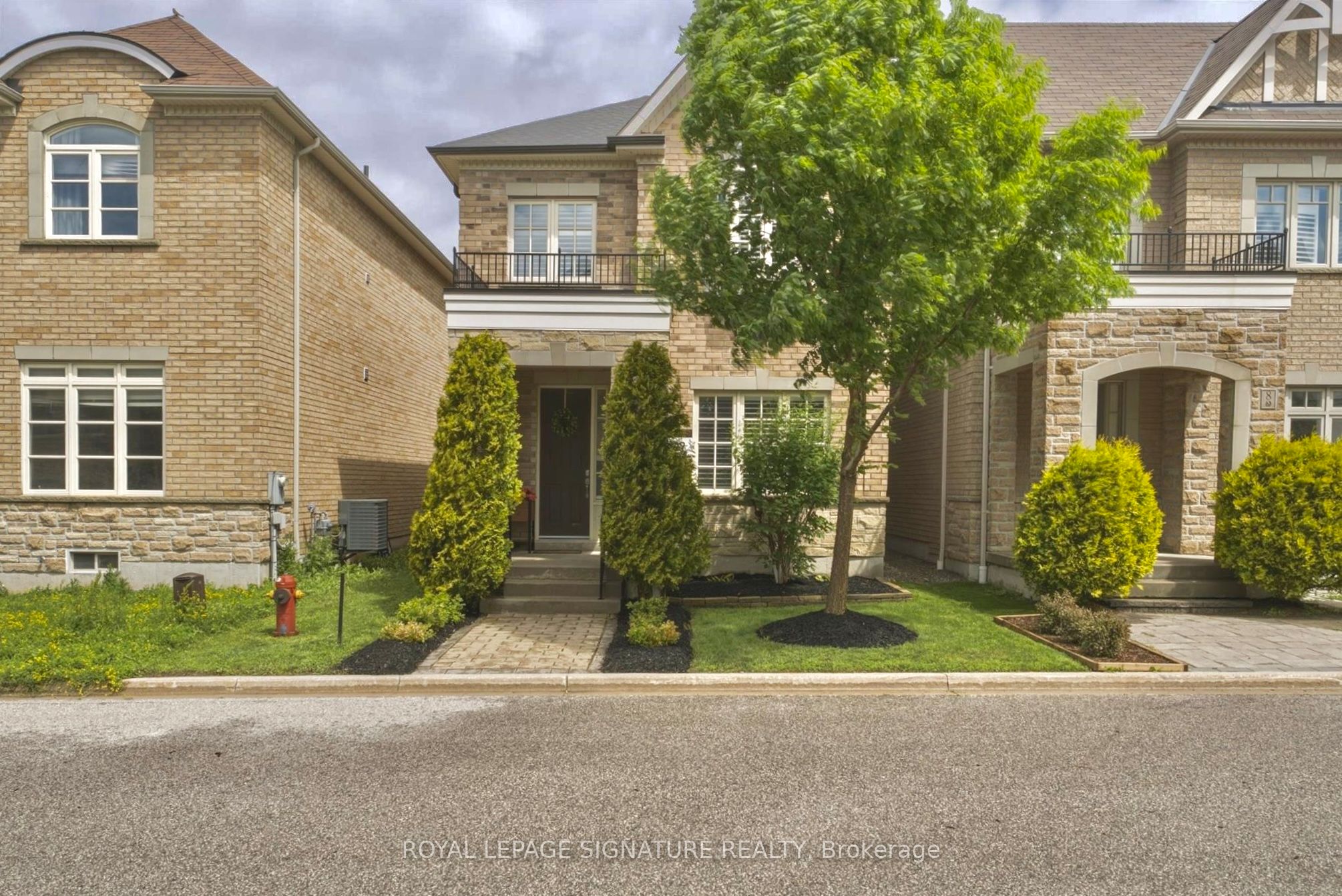 6 Mayapple Lane, Richmond Hill, ON L4E 1B8 photo 2