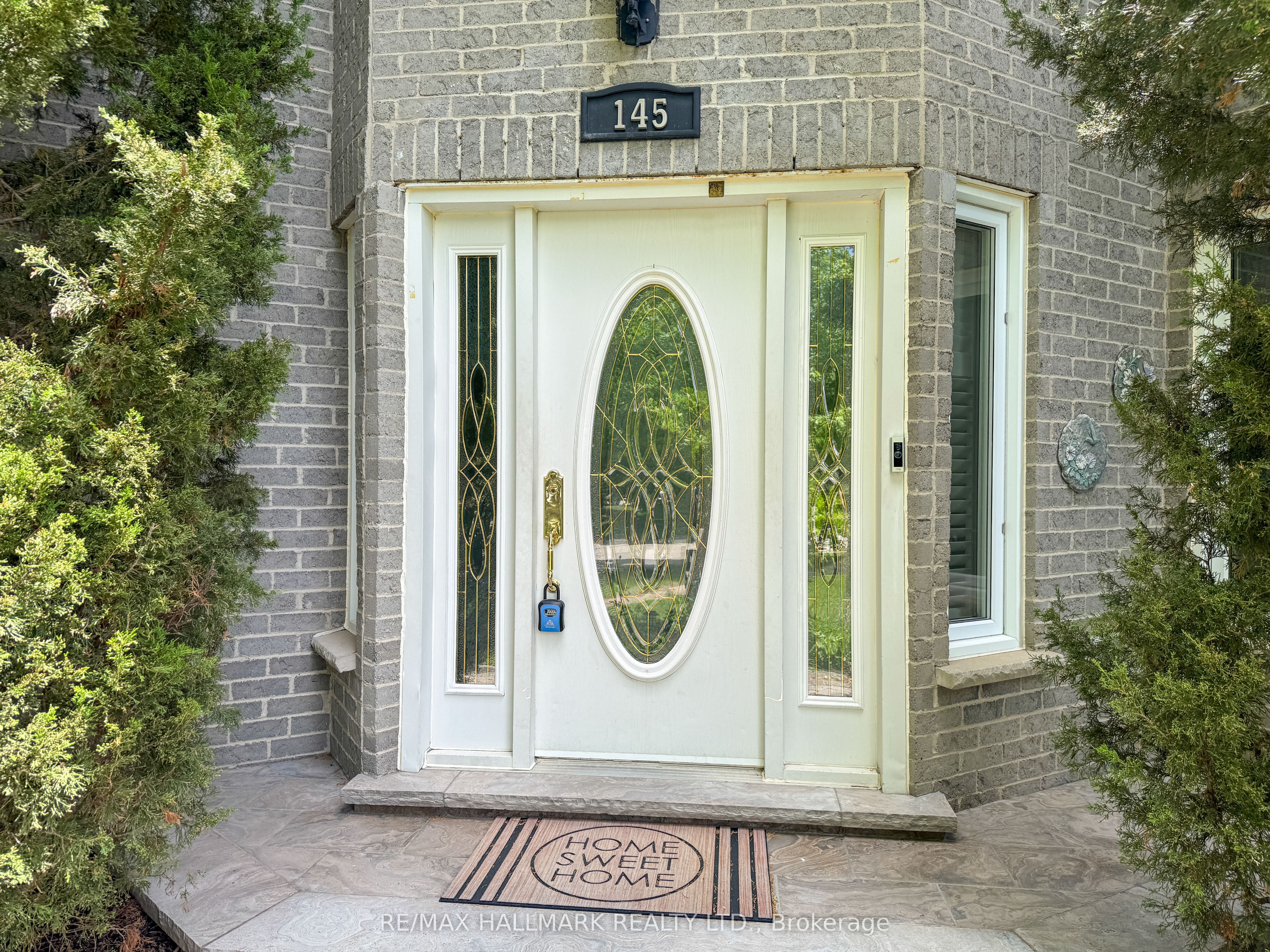 145 Old Surrey Lane, Richmond Hill, ON L4C 6R9 photo 3