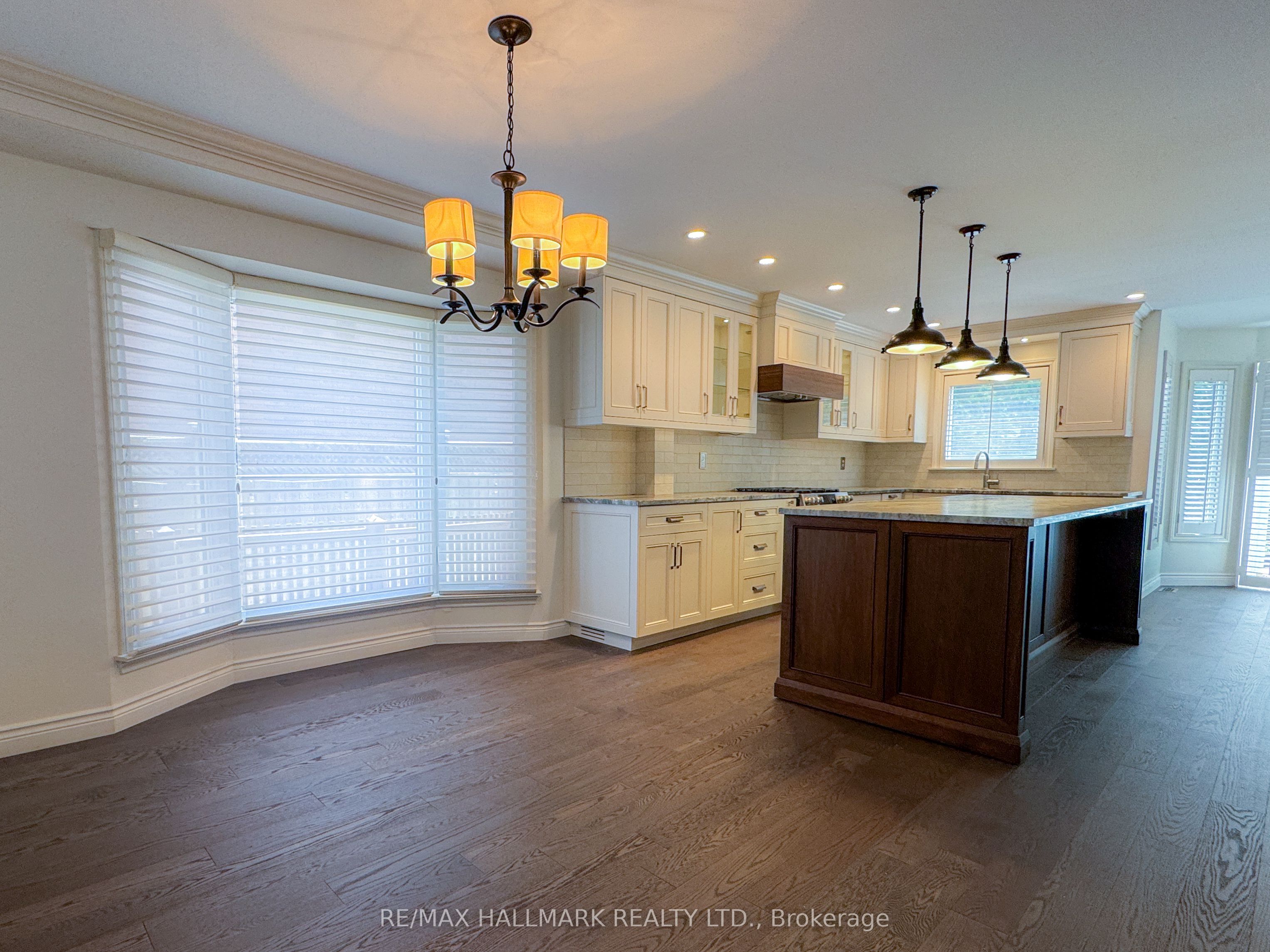 145 Old Surrey Lane, Richmond Hill, ON L4C 6R9 photo 5