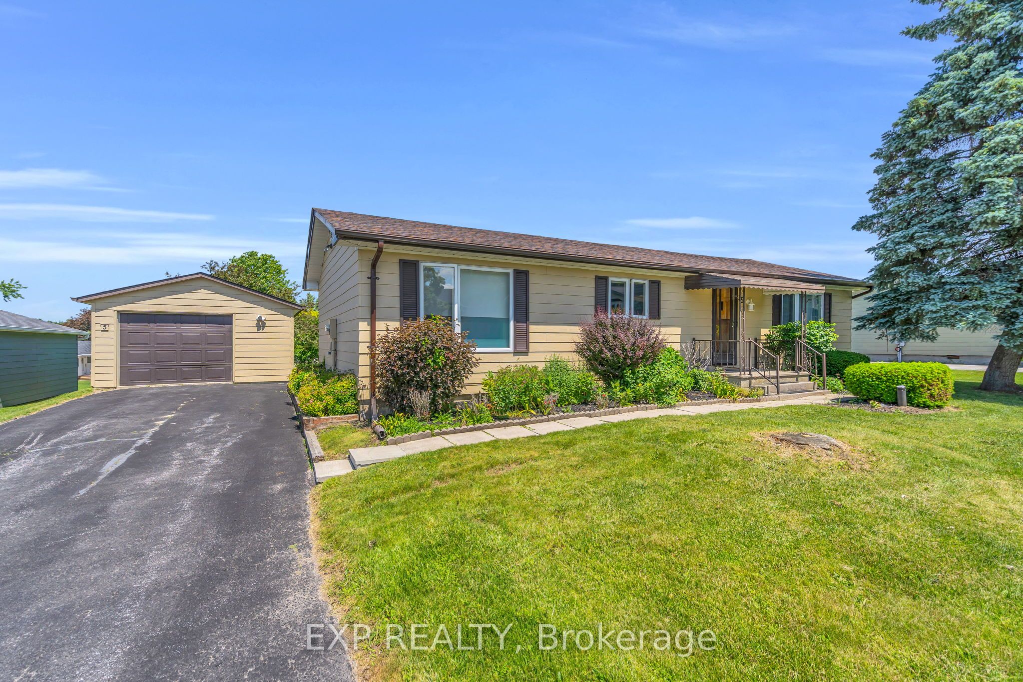 5 Inlet Court, Georgina, ON L0E 1R0