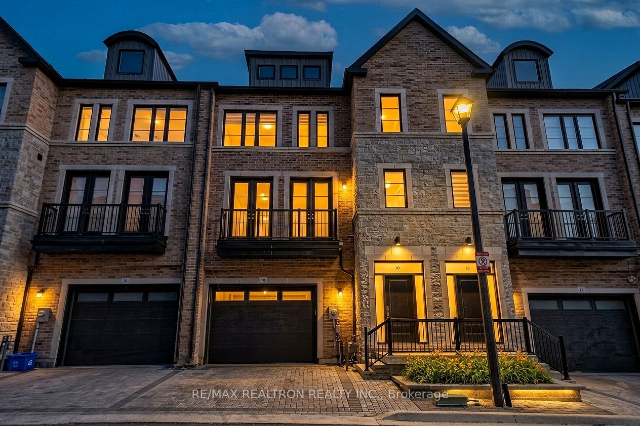 260 Eagle Street 18, Newmarket, ON L3Y 1K1