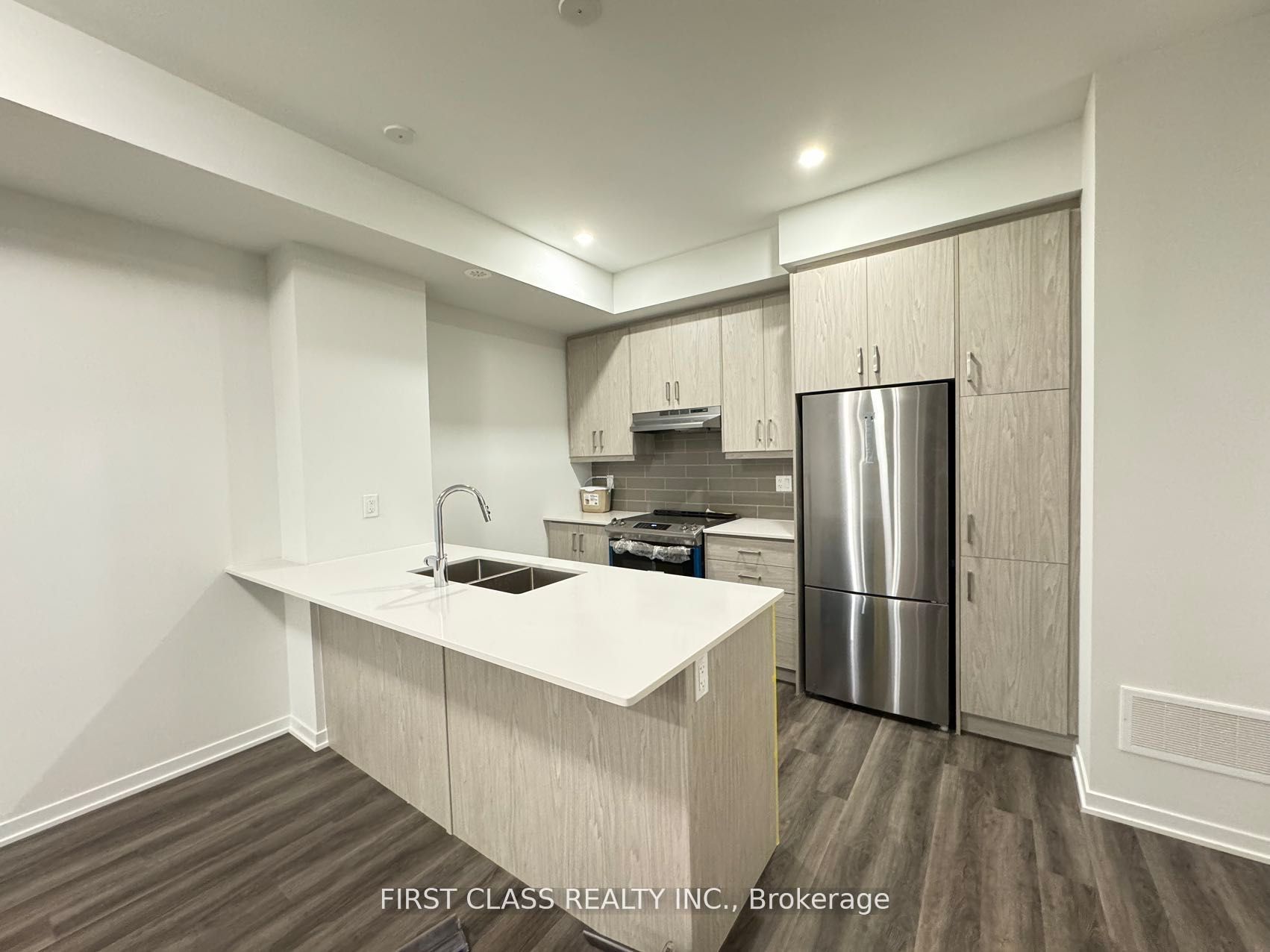 141 Honeycrisp Crescent TH194, Vaughan, ON L4K 0N7 photo 3