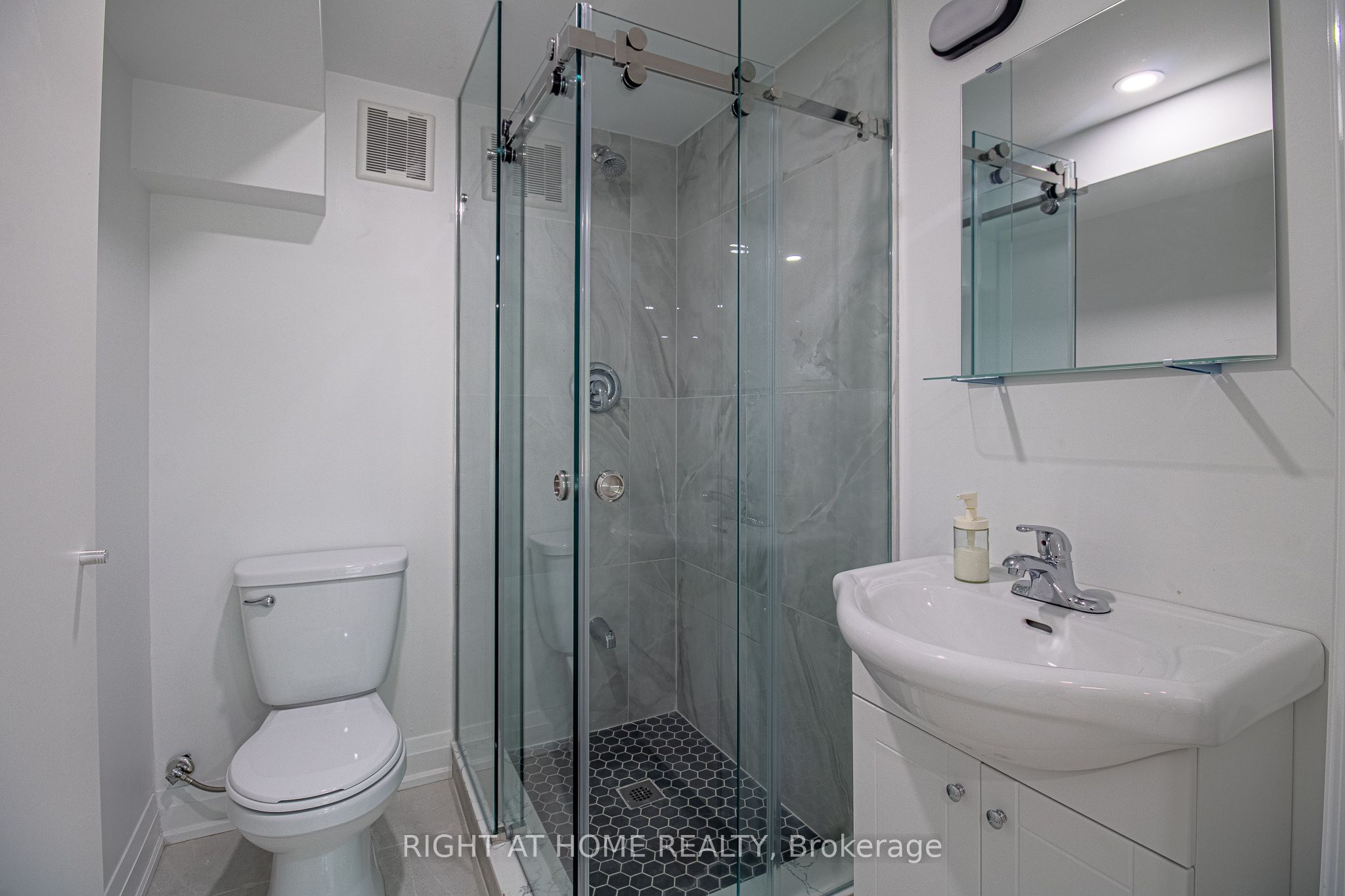 88 Highland Park Boulevard 2, Markham, ON L3T 1B5 photo 4