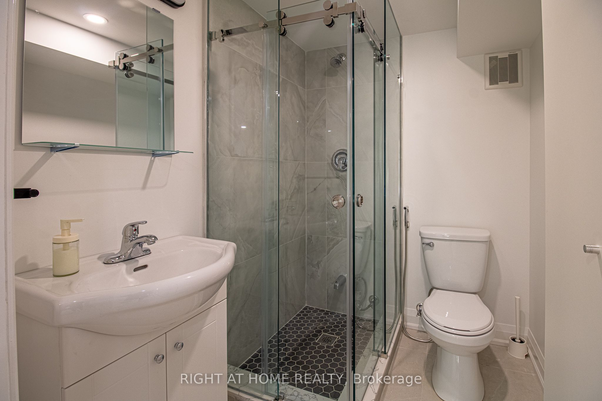 88 Highland Park Boulevard, Markham, ON L3T 1B5 photo 4