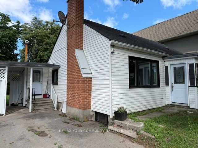 220 Ruggles Avenue, Richmond Hill, ON L4C 1Y5 photo 2