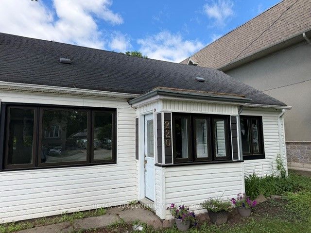 220 Ruggles Avenue, Richmond Hill, ON L4C 1Y5 photo 3