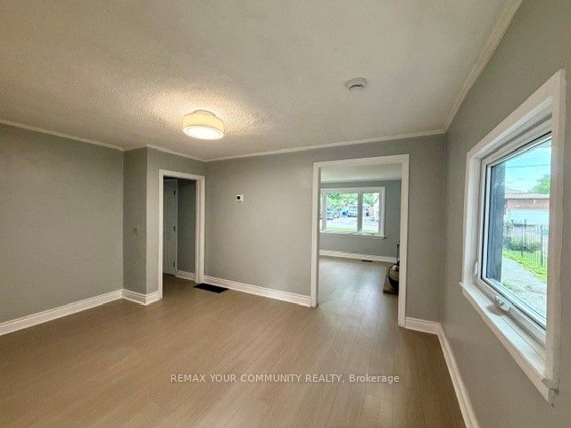220 Ruggles Avenue, Richmond Hill, ON L4C 1Y5 photo 4
