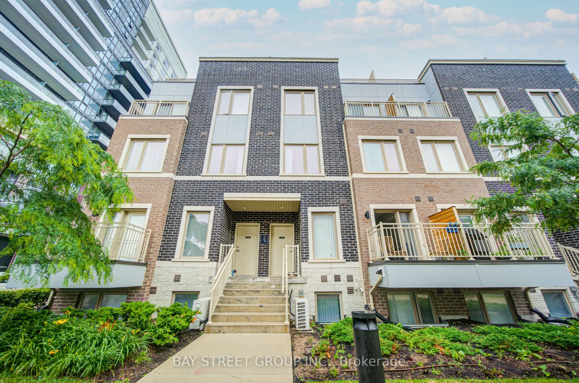 11 Honeycrisp Crescent TH3, Vaughan, ON L4K 0N6