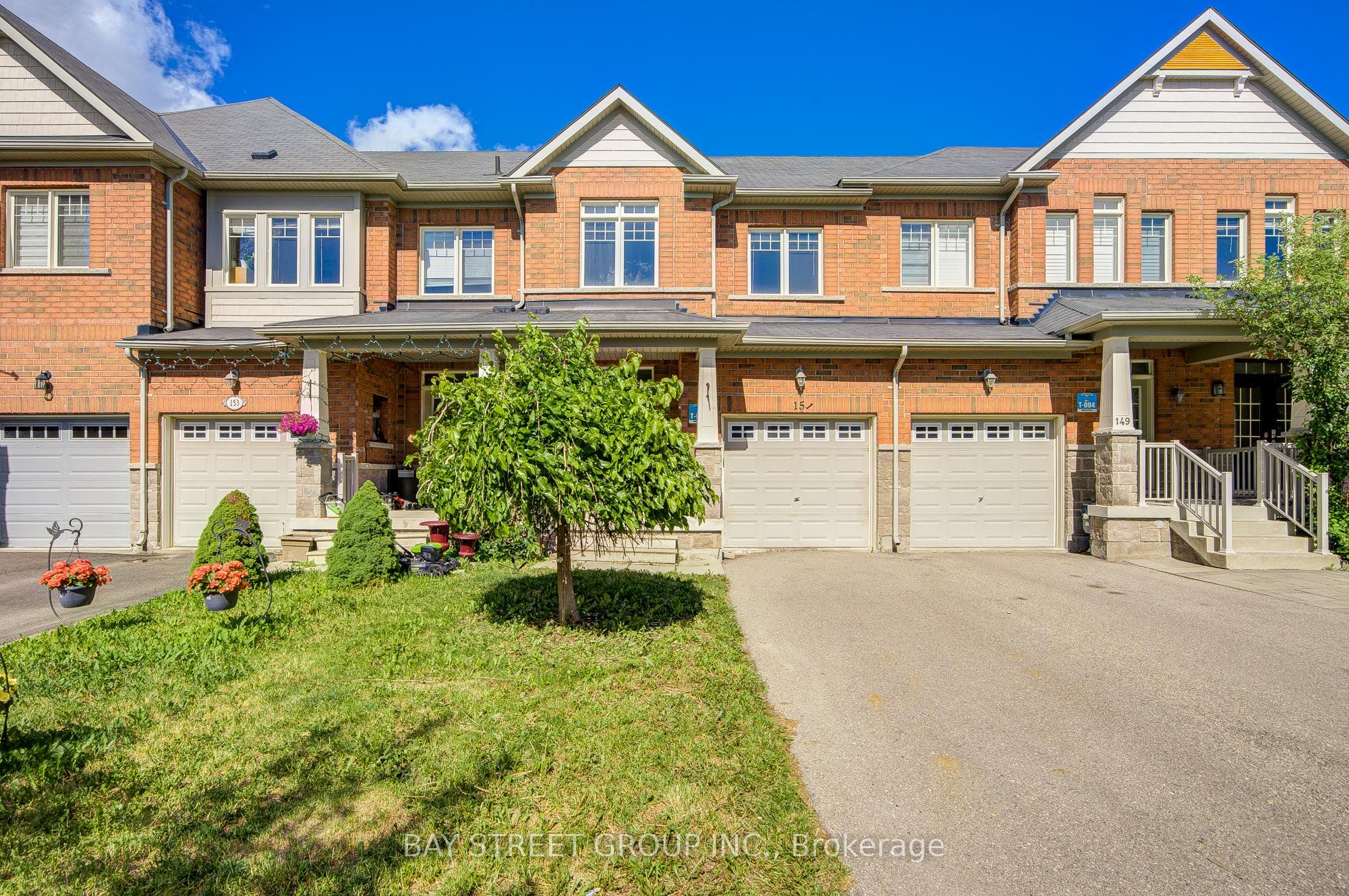 151 Windrow Street, Richmond Hill, ON L4E 0Y2 photo 2