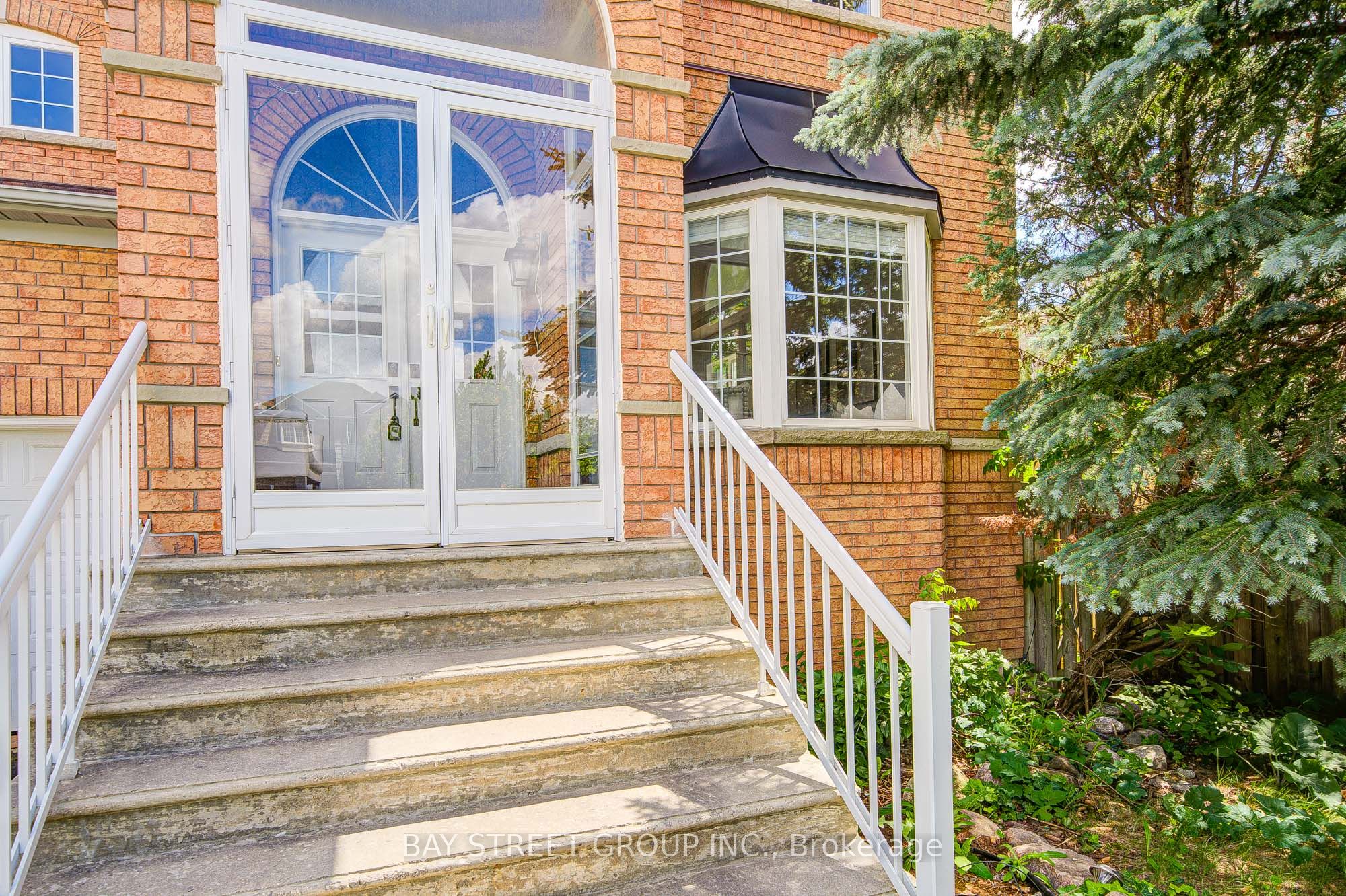 19 Fountain Court, Richmond Hill, ON L4S 2K4 photo 2