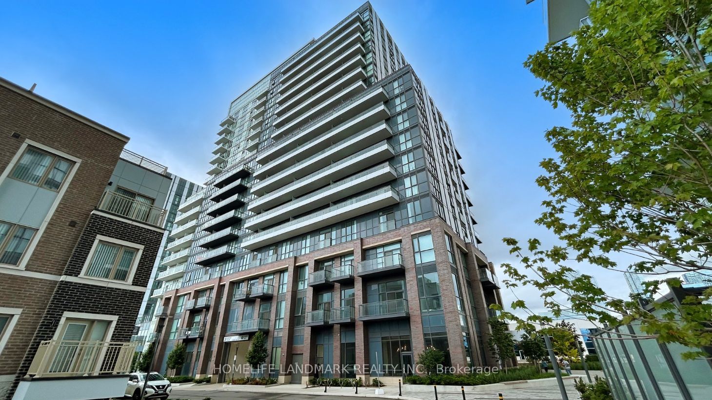 38 Honeycrisp Crescent 1903, Vaughan, ON L4K 0M8 photo 3