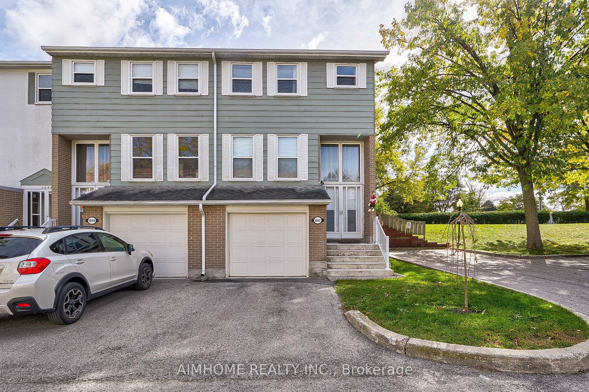 1692 John Street, Markham, ON L3T 1Y9