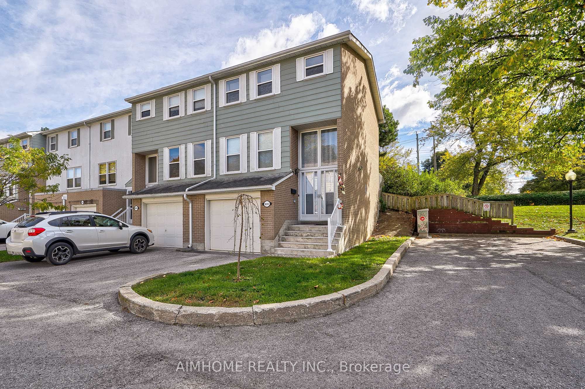 1692 John Street, Markham, ON L3T 1Y9 photo 2