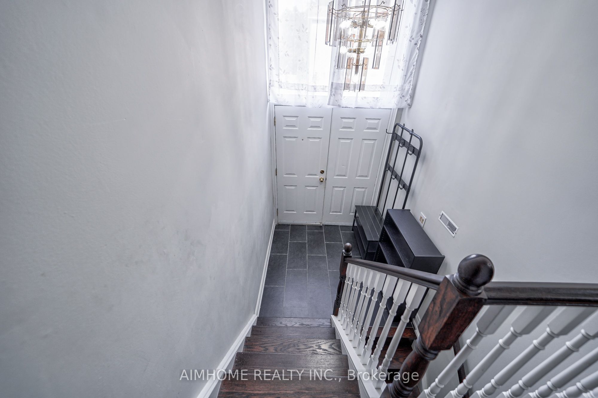 1692 John Street, Markham, ON L3T 1Y9 photo 4