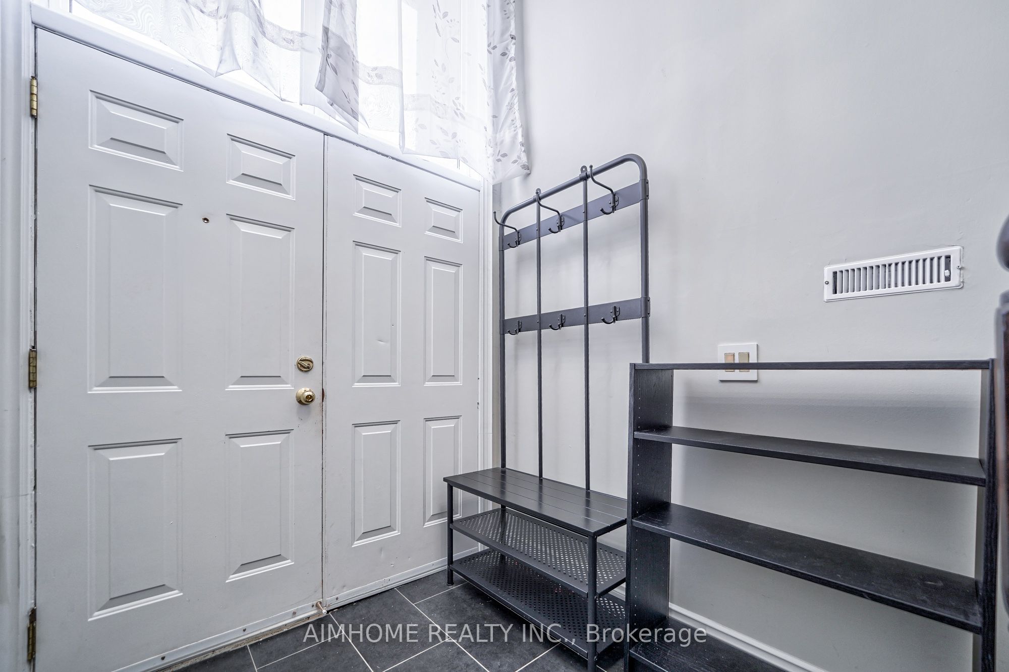 1692 John Street, Markham, ON L3T 1Y9 photo 5